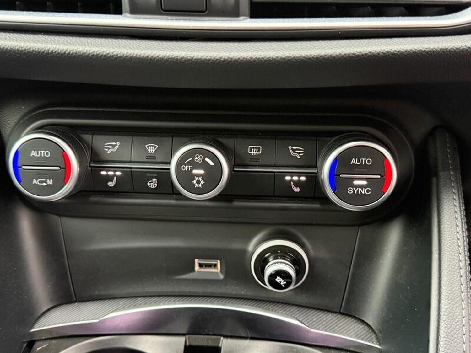 Used Alfa Romeo Stelvio 2017 for sale - 76418371: Photo 36