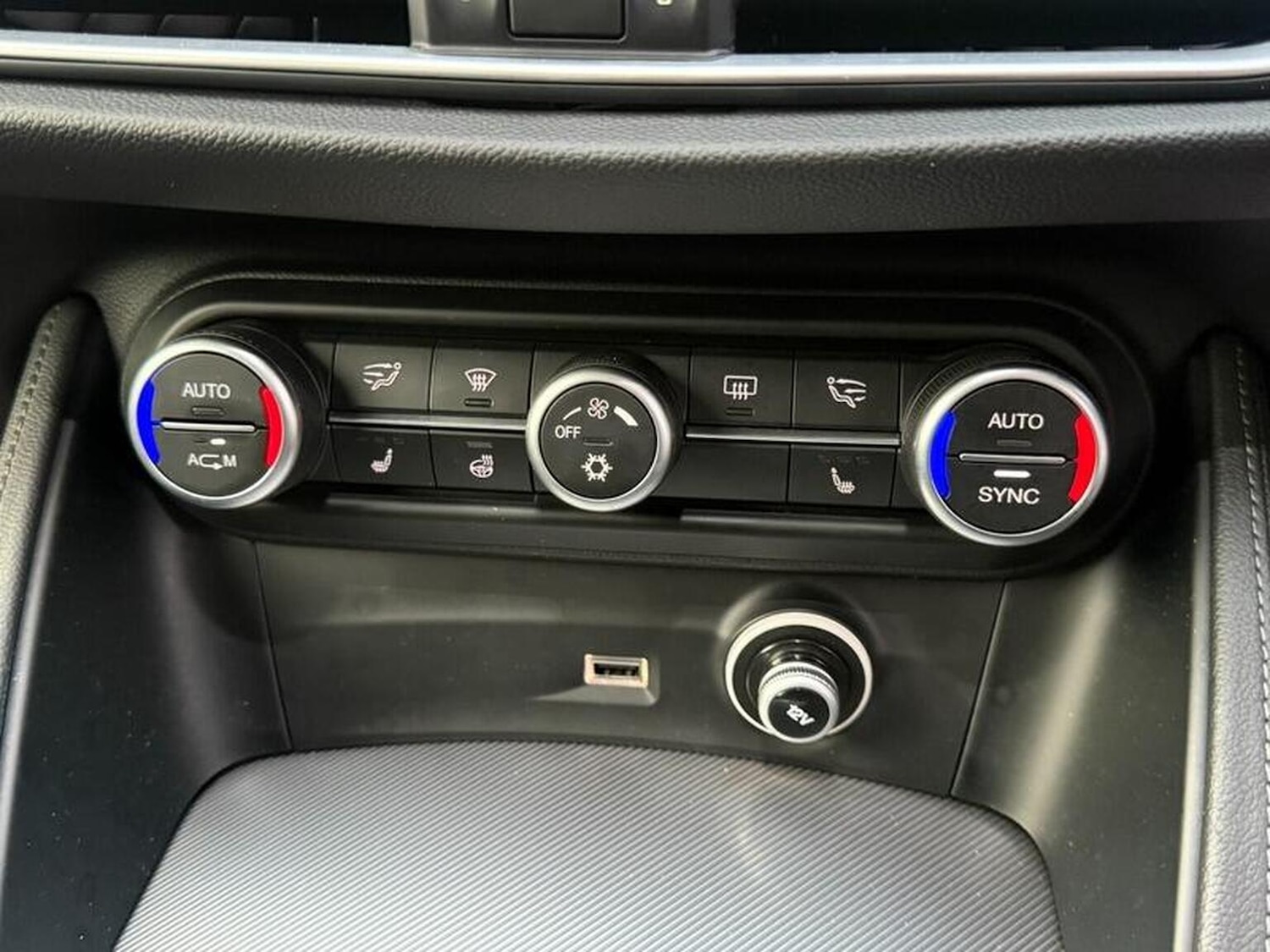 Used Alfa Romeo Stelvio 2017 for sale - 76418371: Photo 59