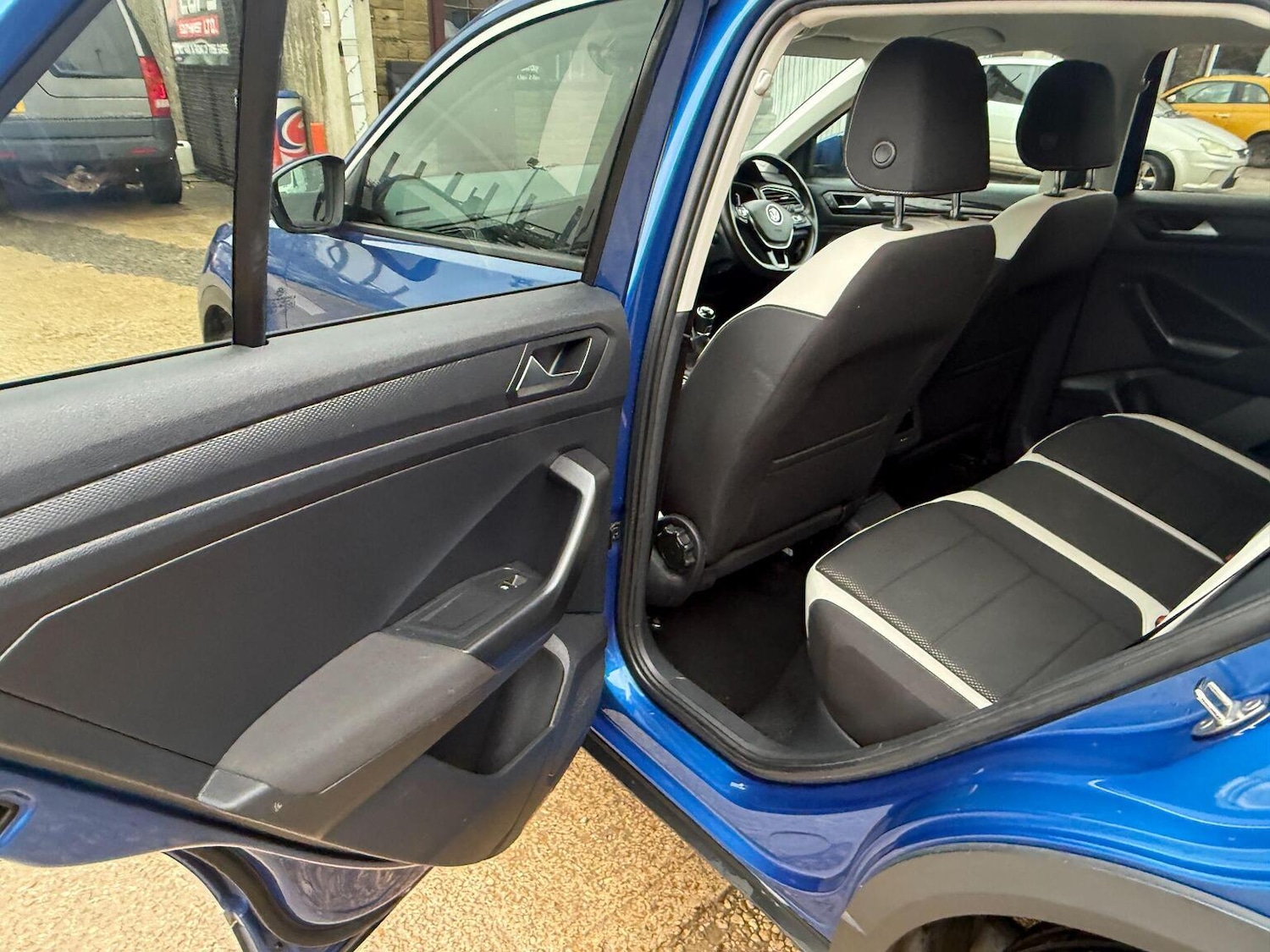 Used Volkswagen T-Roc 2018 for sale - 77370641: Photo 24