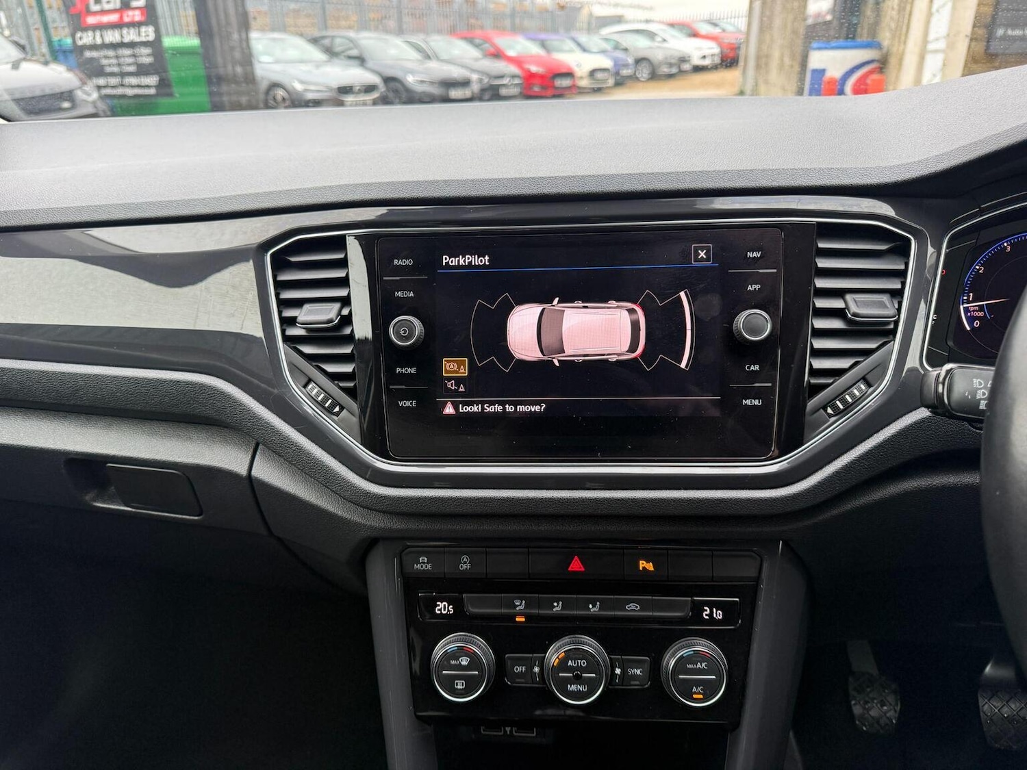 Used Volkswagen T-Roc 2018 for sale - 77370641: Photo 32