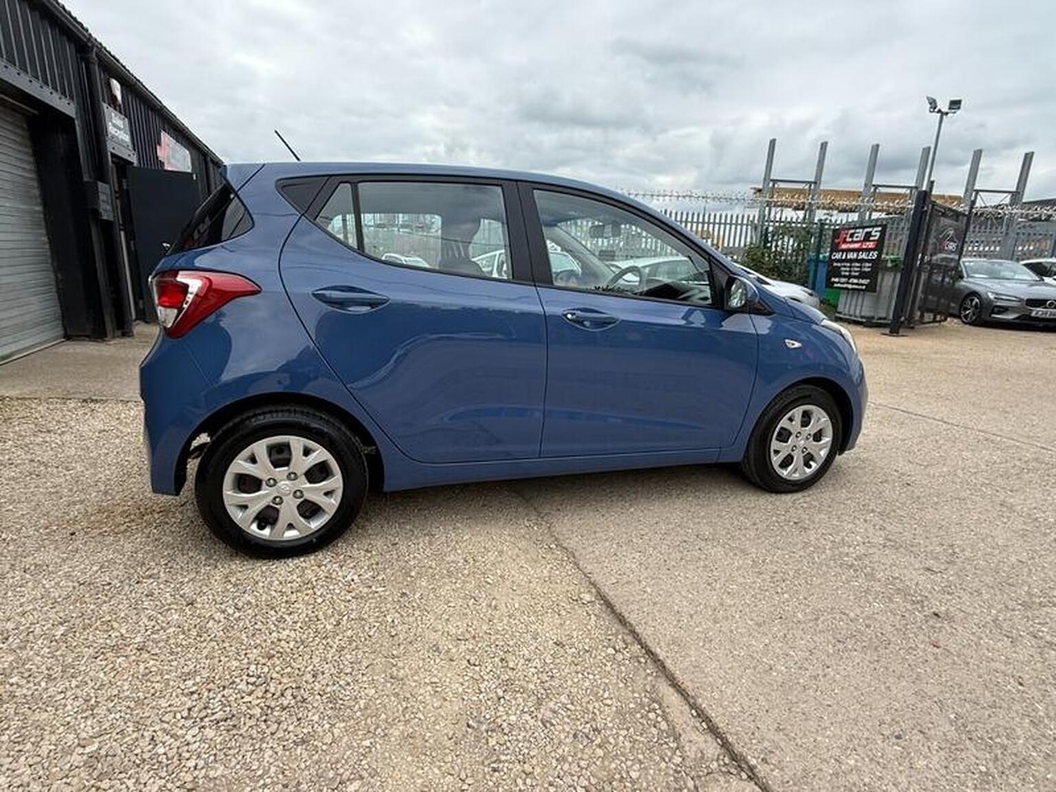 Used Hyundai i10 2016 for sale - 76305493: Photo 11
