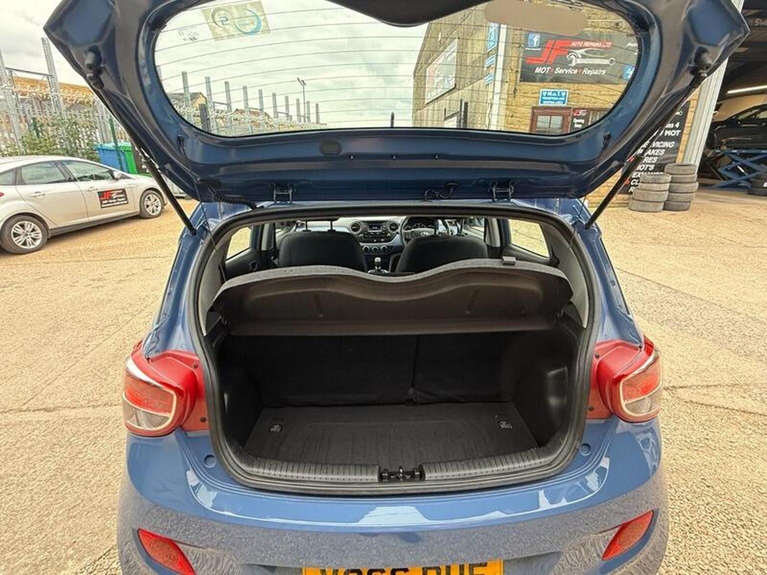 Used Hyundai i10 2016 for sale - 76305493: Photo 21