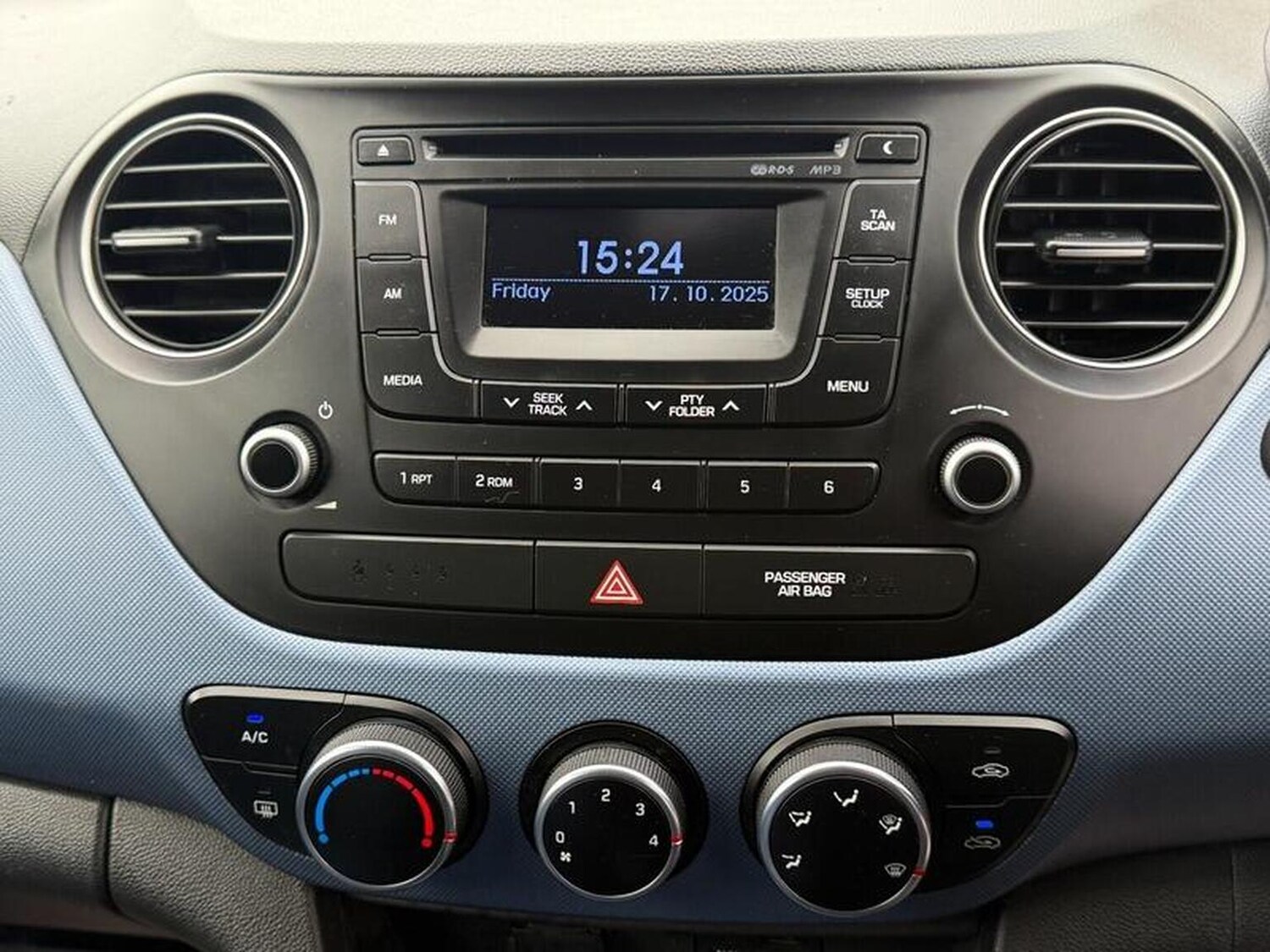 Used Hyundai i10 2016 for sale - 76305493: Photo 34