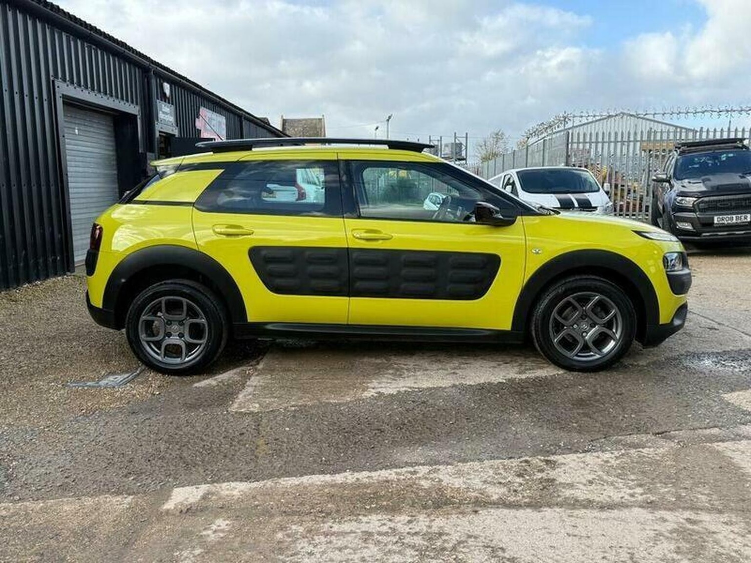 Used Citroen C4 Cactus 2015 for sale - 76397105: Photo 17