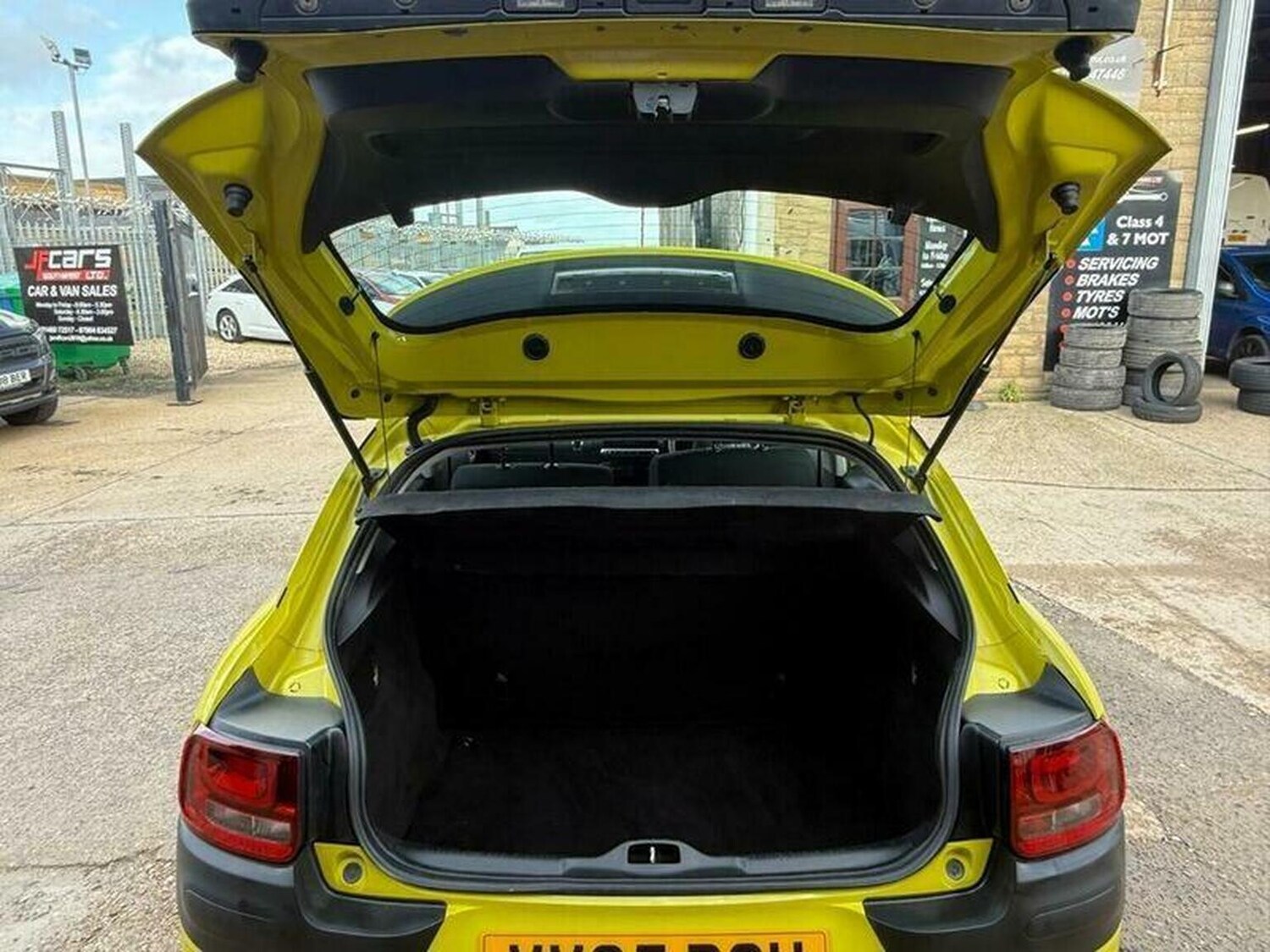 Used Citroen C4 Cactus 2015 for sale - 76397105: Photo 34