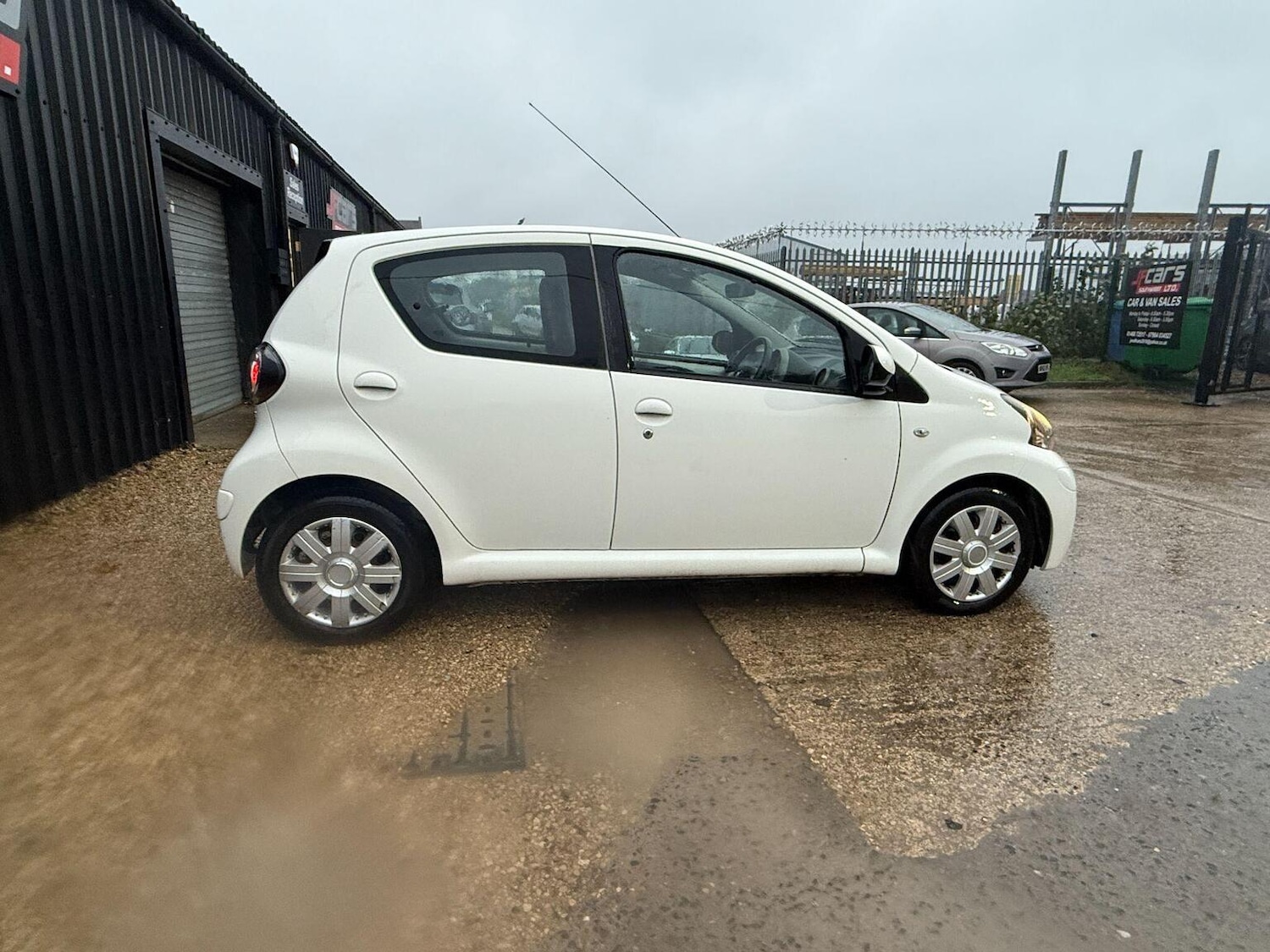 Used Toyota AYGO 2012 for sale - 76471228: Photo 10