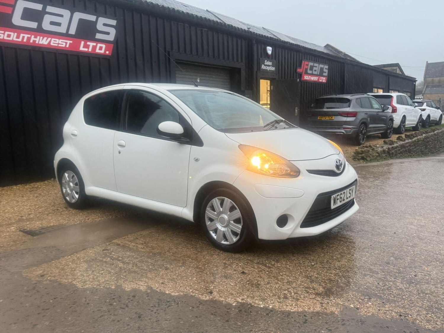 Used Toyota AYGO 2012 for sale - 76471228: Photo 2