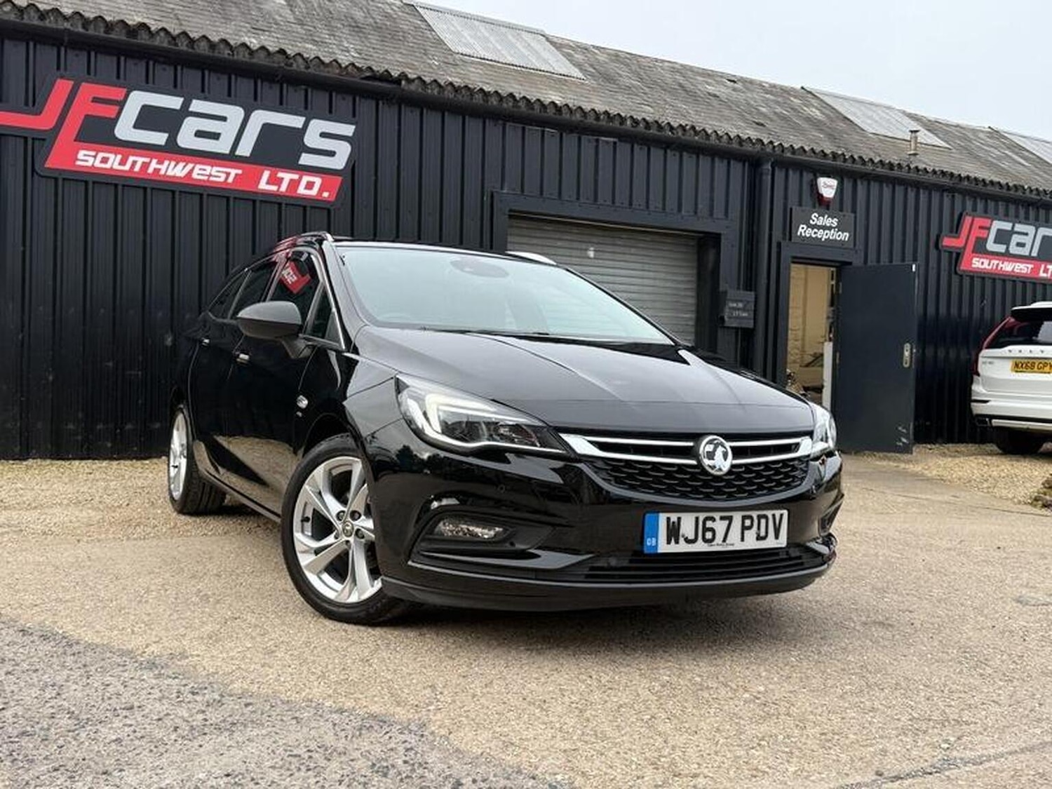 Used Vauxhall Astra 2017 for sale - 76242864: Photo 2
