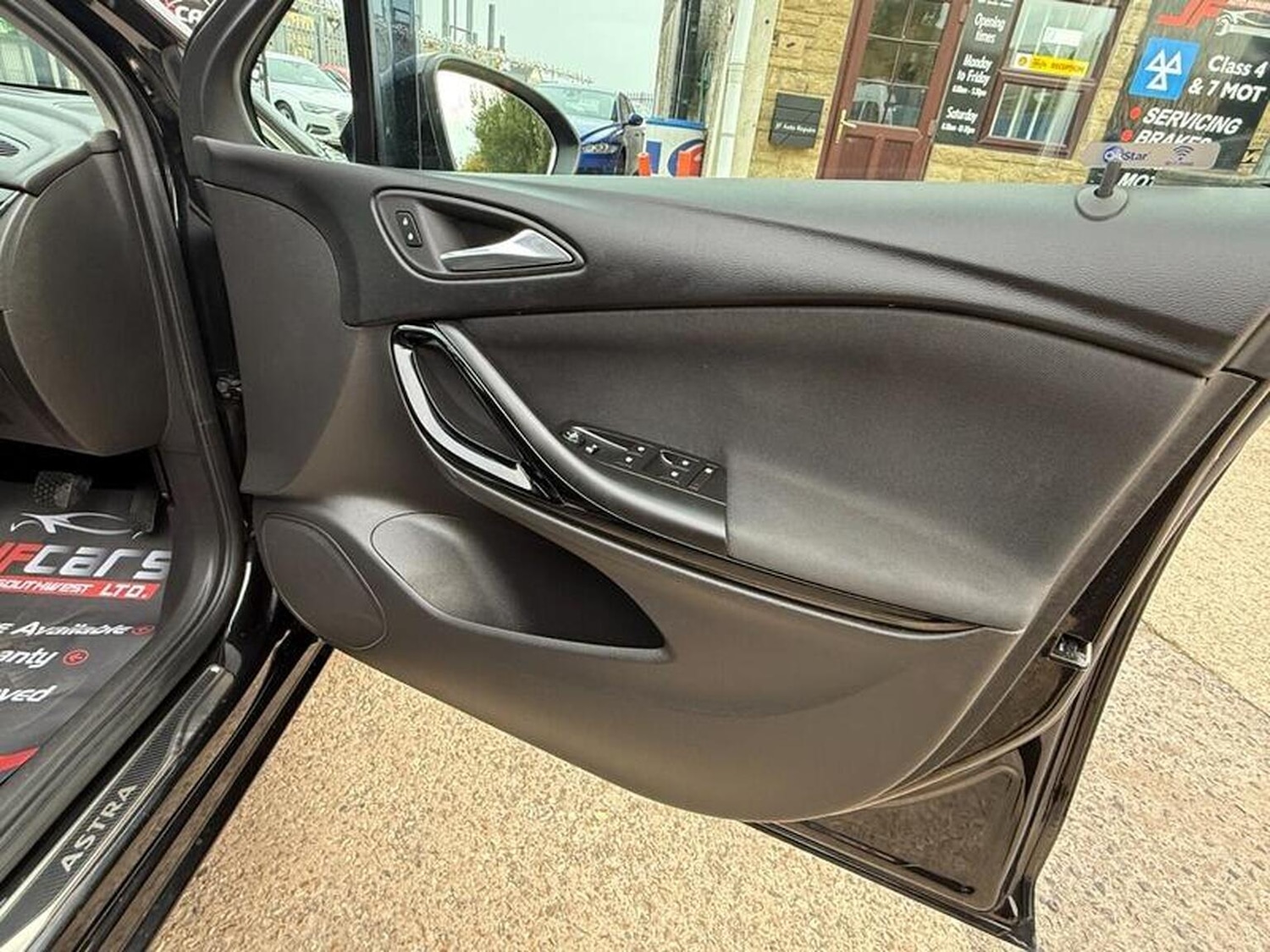 Used Vauxhall Astra 2017 for sale - 76242864: Photo 28