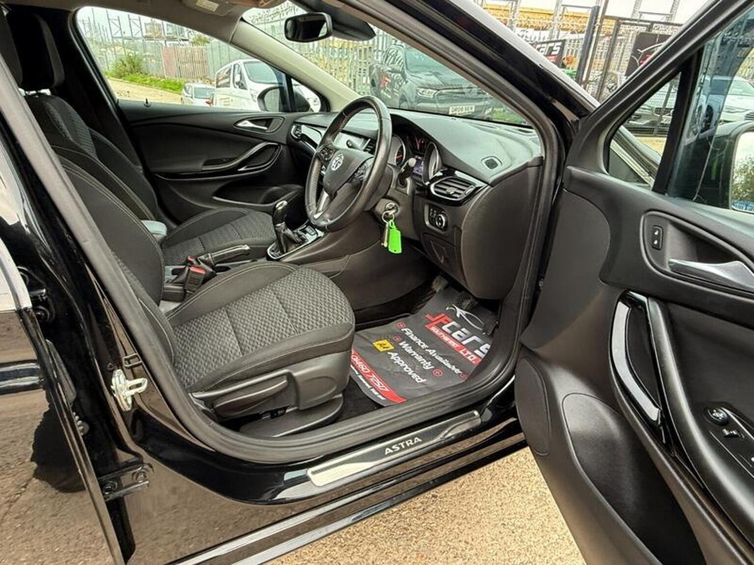 Used Vauxhall Astra 2017 for sale - 76242864: Photo 29