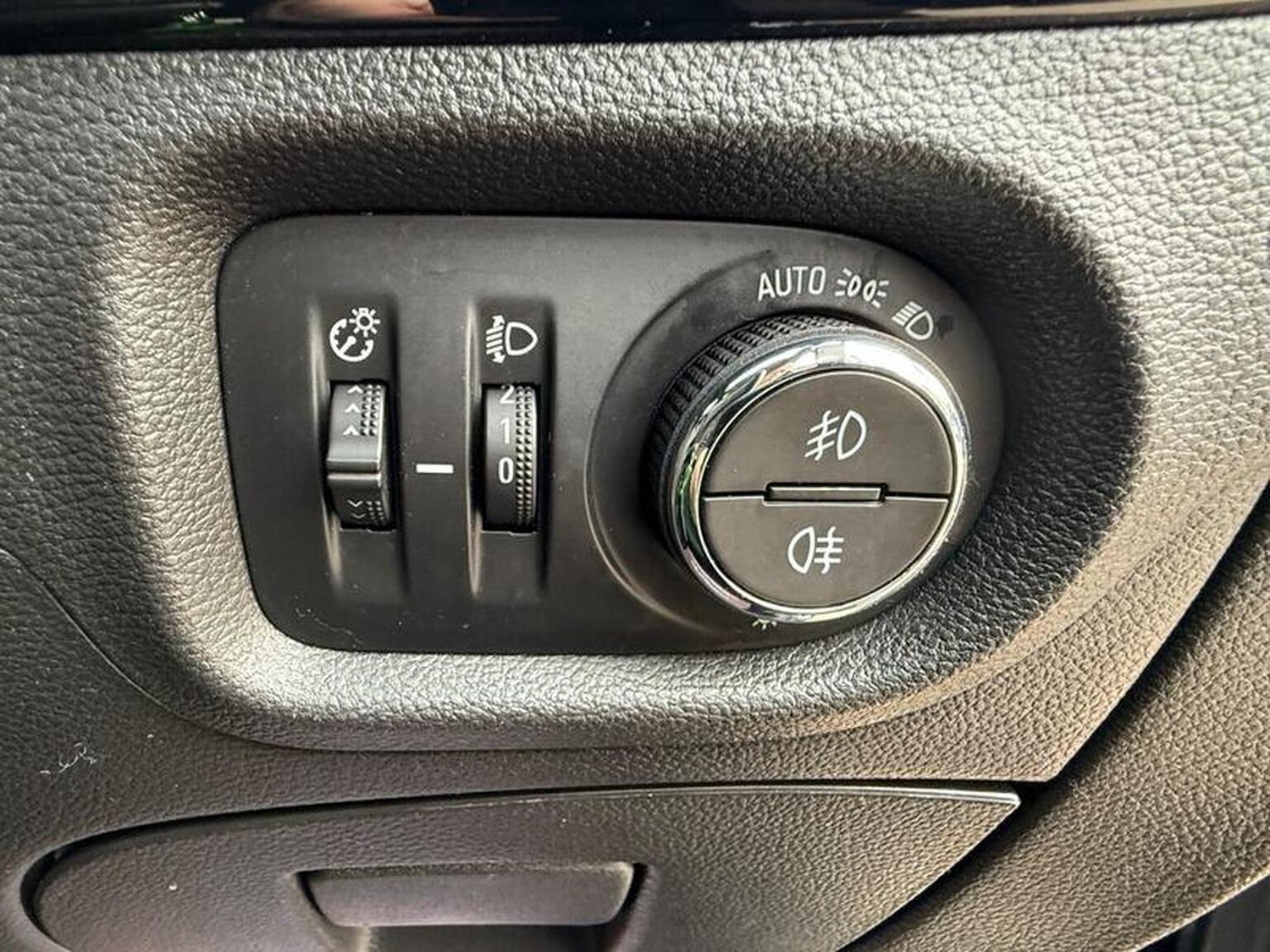 Used Vauxhall Astra 2017 for sale - 76242864: Photo 32