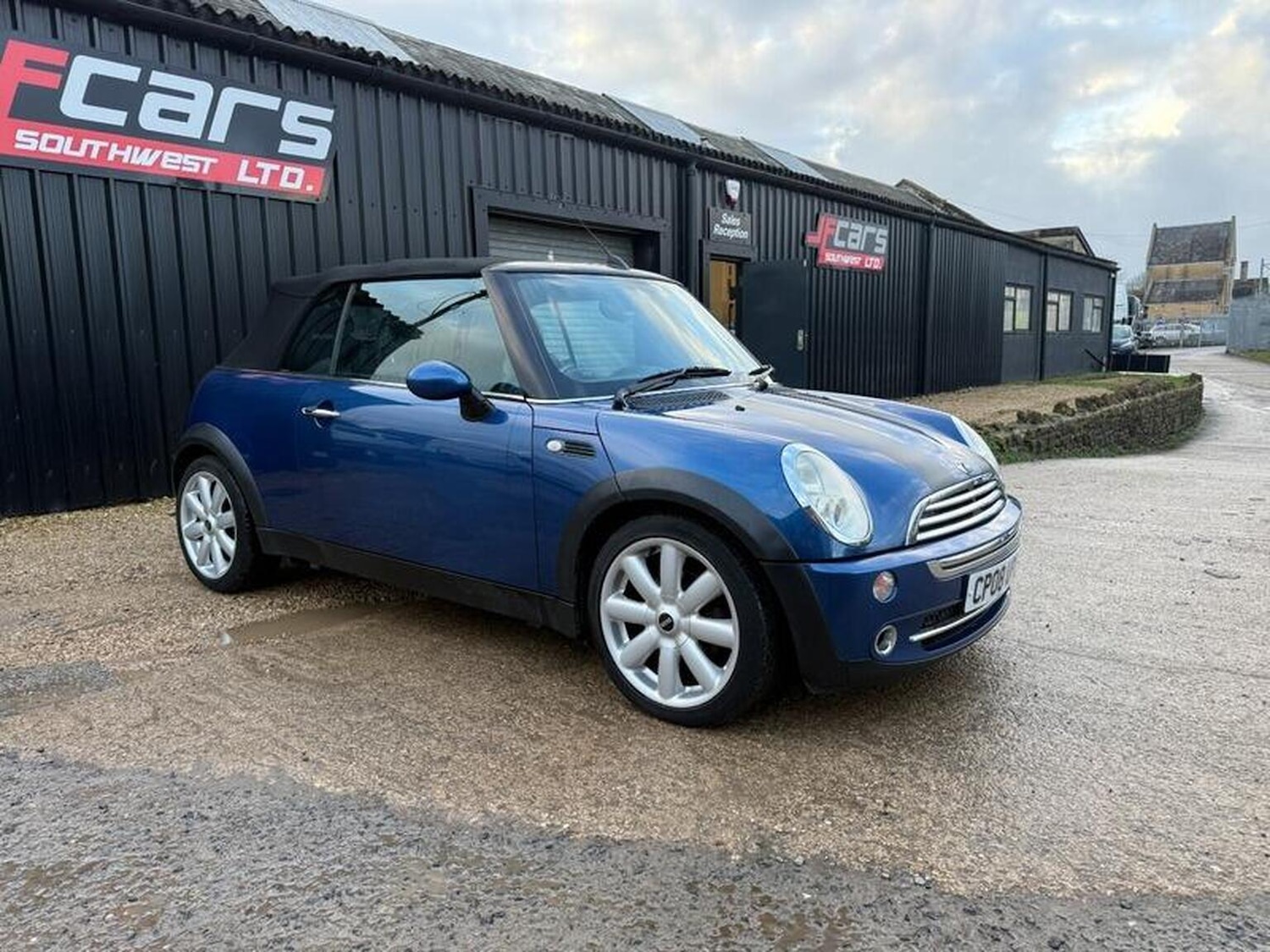 Used MINI Convertible 2008 for sale - 77228270: Photo 2