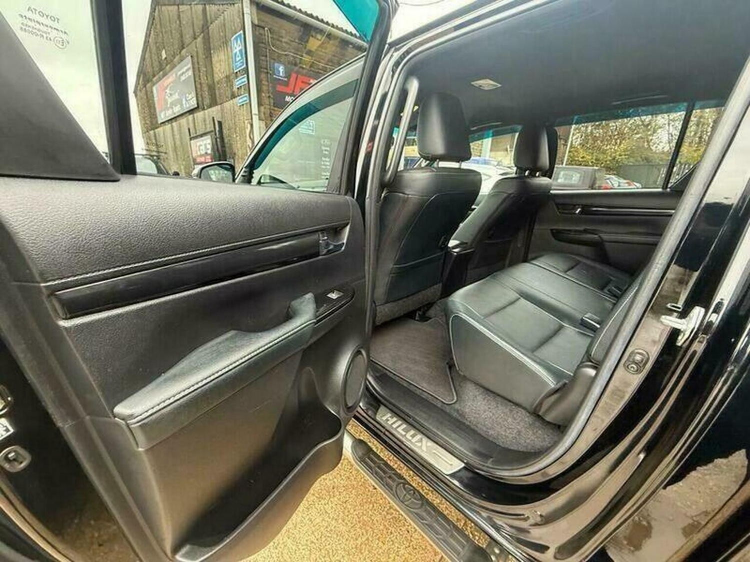 Used Toyota Hilux 2019 for sale - 76407472: Photo 37