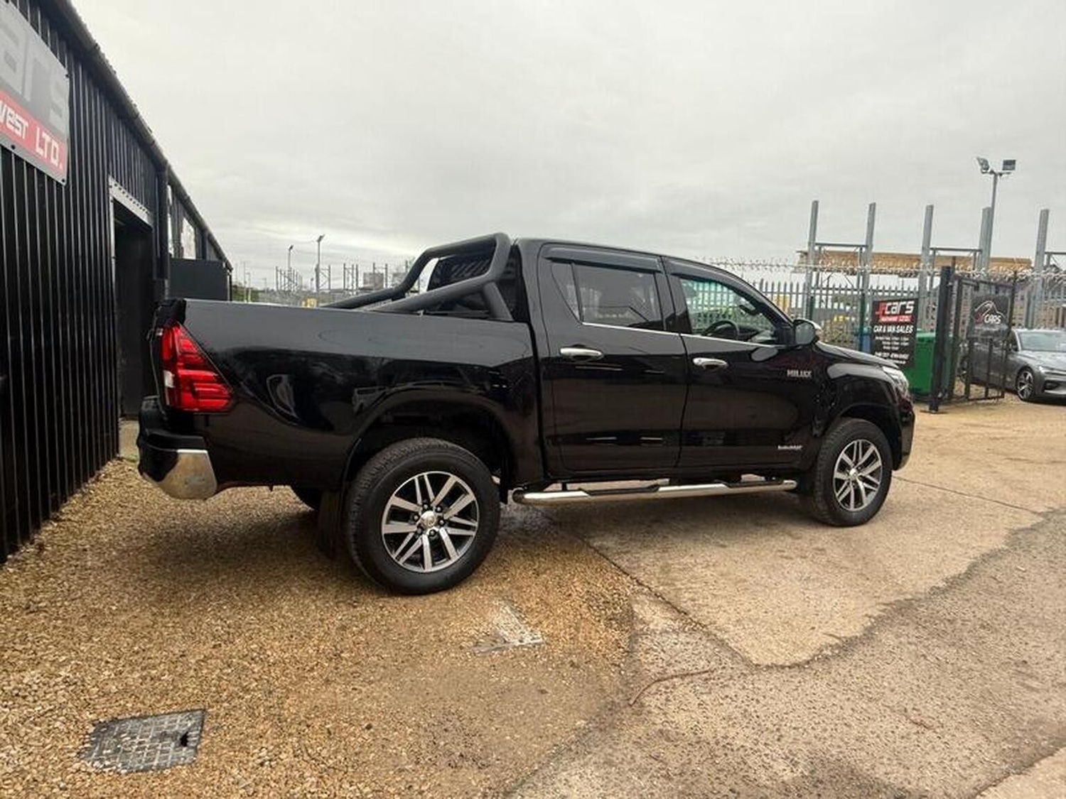 Used Toyota Hilux 2019 for sale - 76407472: Photo 65