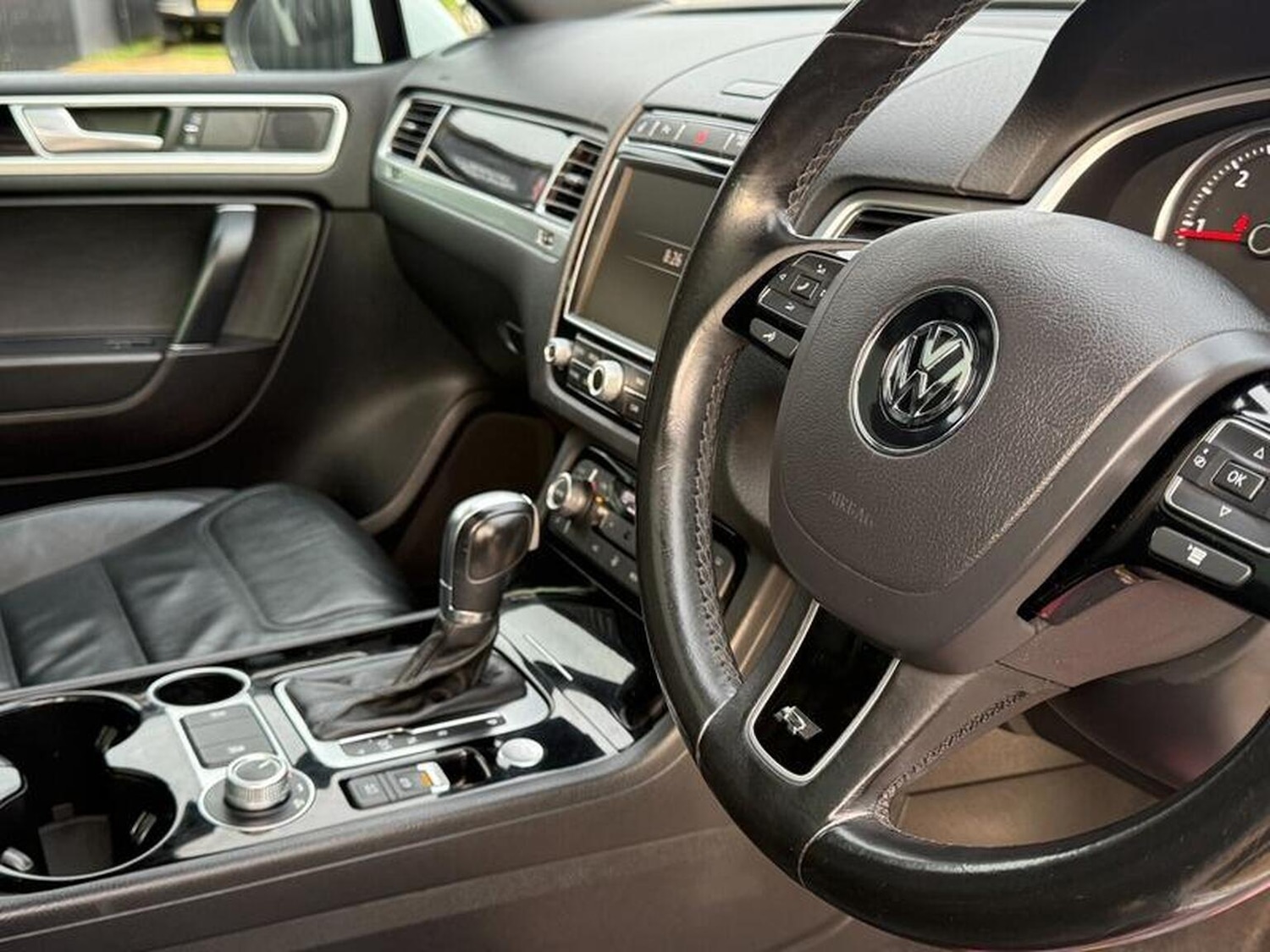 Used Volkswagen Touareg 2015 for sale - 77603422: Photo 38