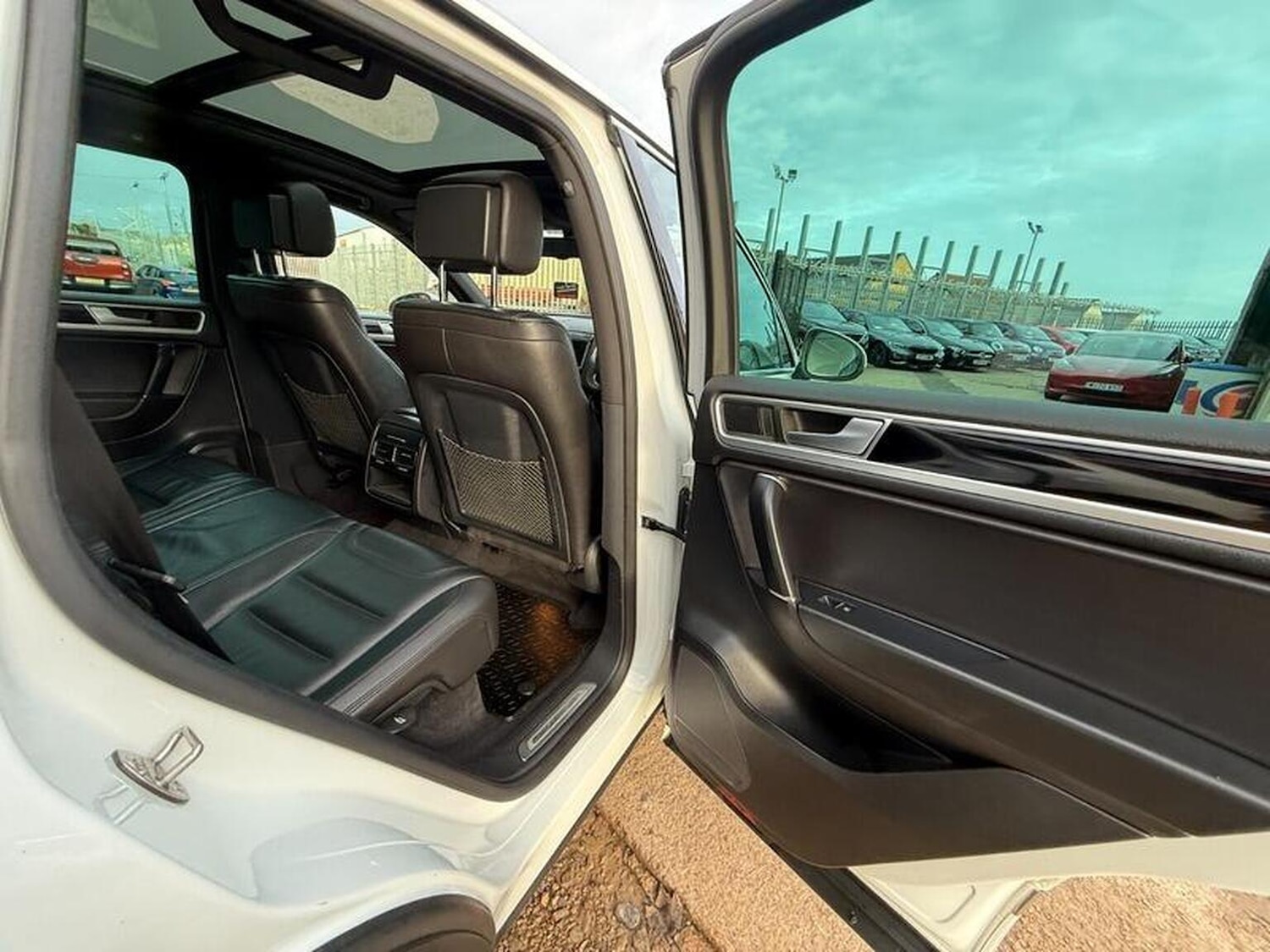 Used Volkswagen Touareg 2015 for sale - 77603422: Photo 41