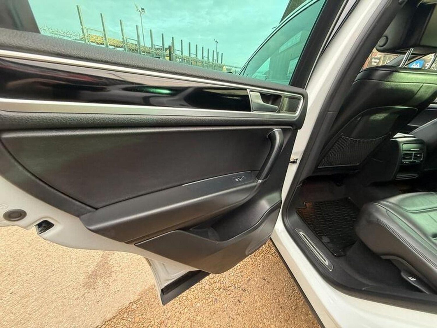 Used Volkswagen Touareg 2015 for sale - 77603422: Photo 48