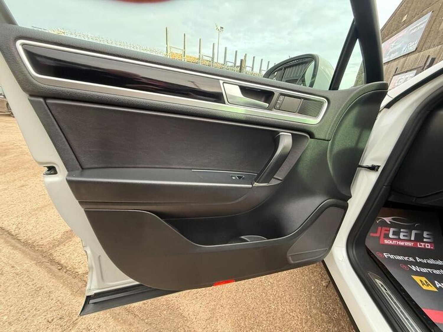 Used Volkswagen Touareg 2015 for sale - 77603422: Photo 49