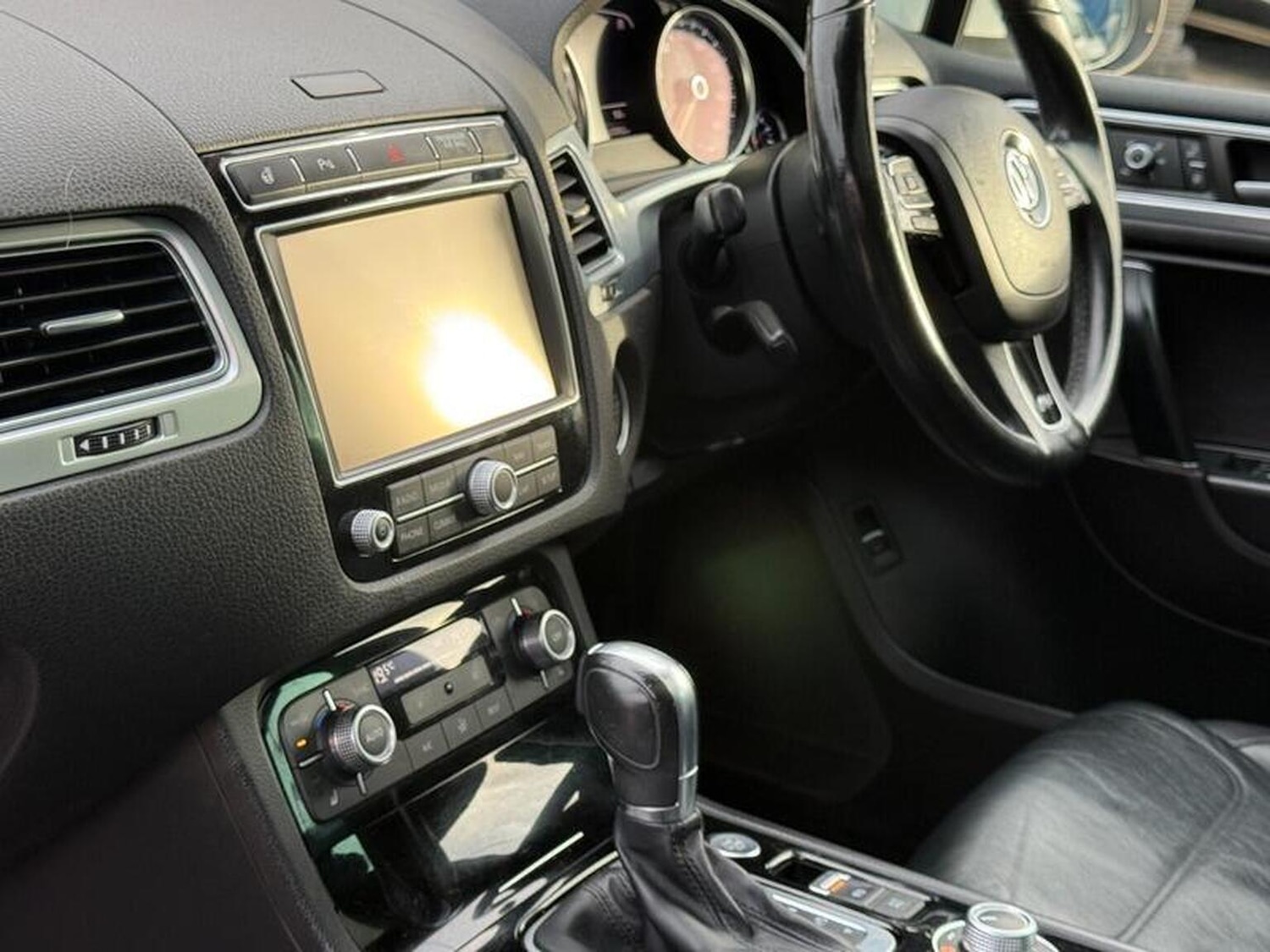 Used Volkswagen Touareg 2015 for sale - 77603422: Photo 52