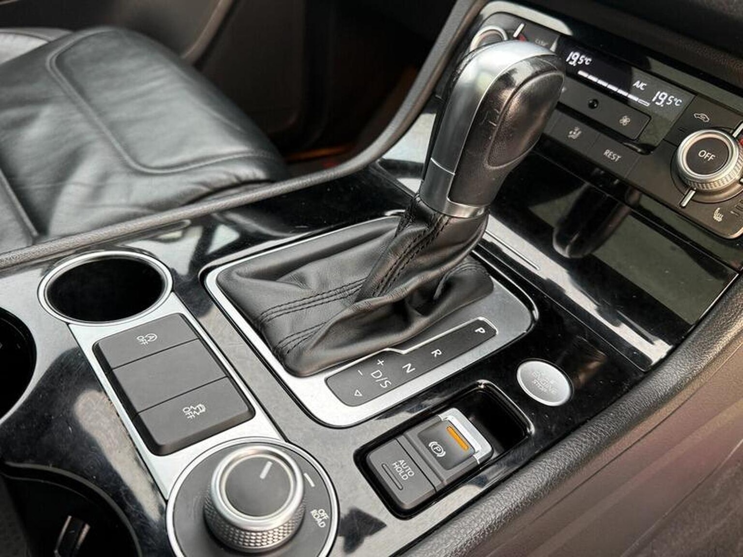 Used Volkswagen Touareg 2015 for sale - 77603422: Photo 60