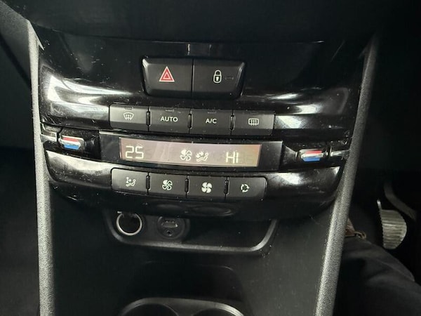 Used Peugeot 2008 2016 for sale - 76252354: Photo 24