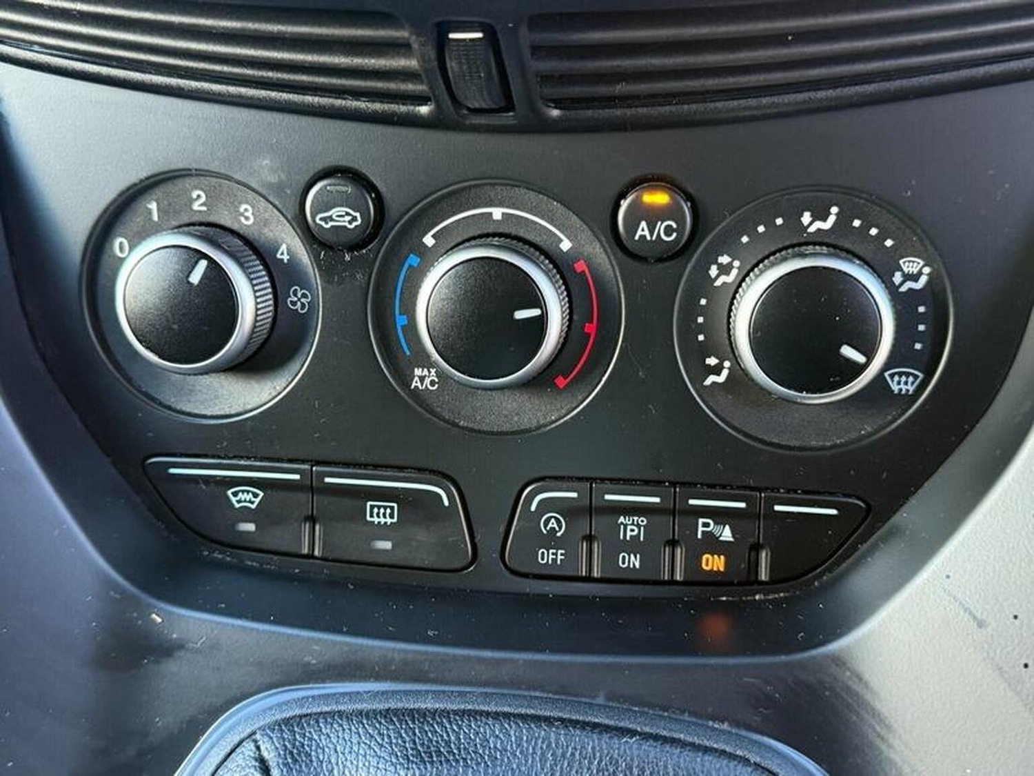 Used Ford Kuga 2016 for sale - 77465119: Photo 52