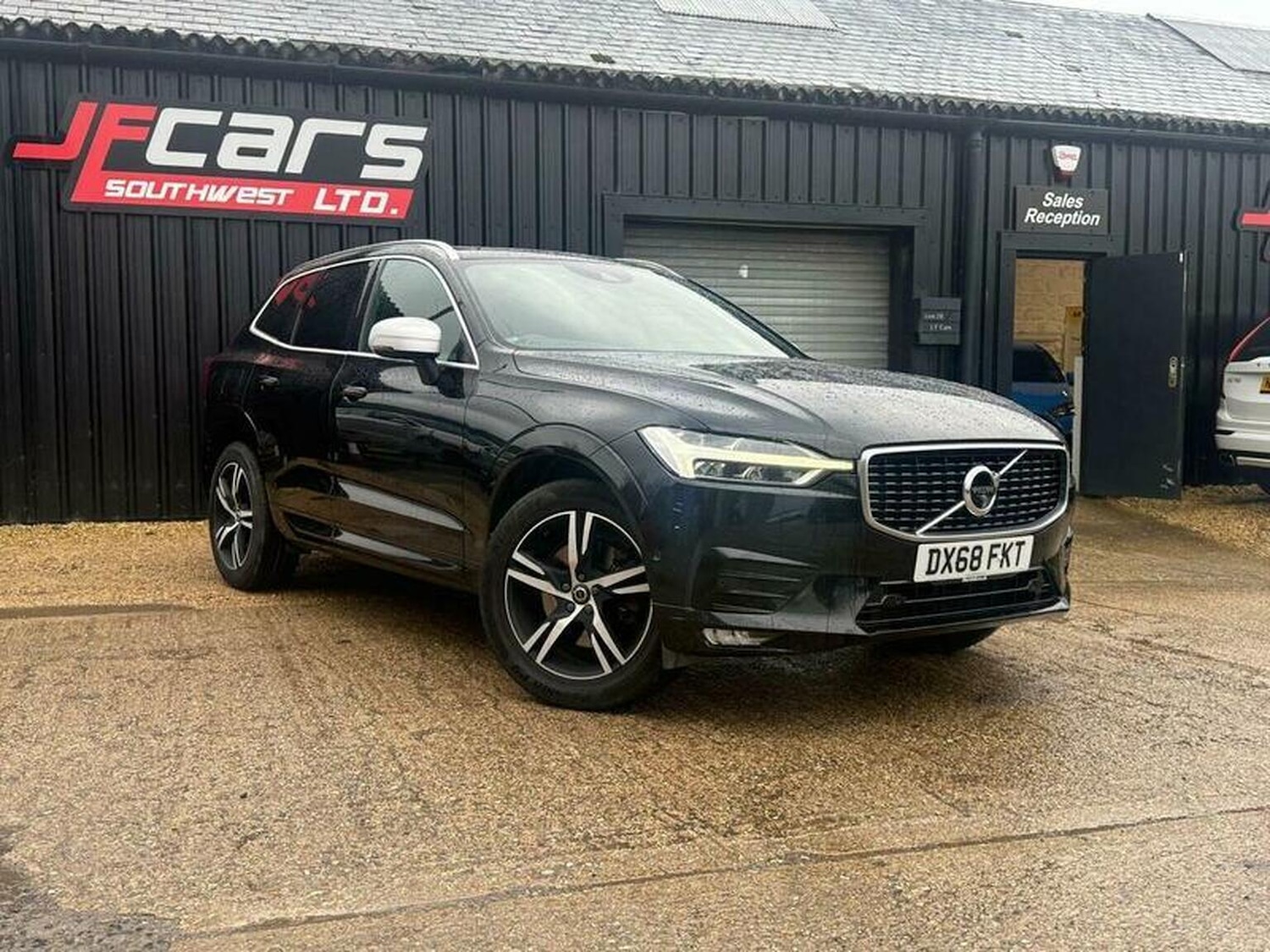 Used Volvo XC60 2018 for sale - 76957209: Photo 2