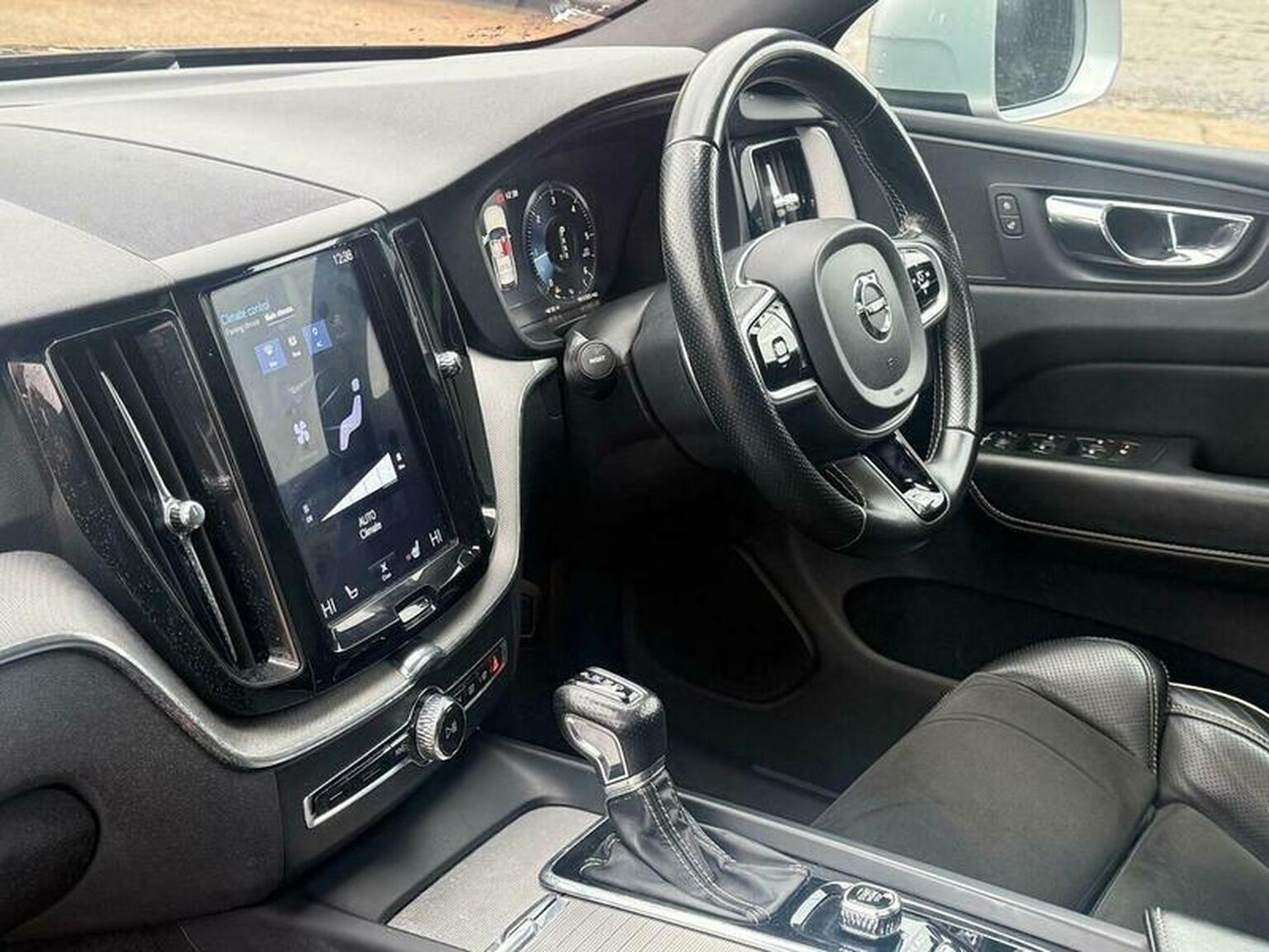 Used Volvo XC60 2018 for sale - 76957209: Photo 23