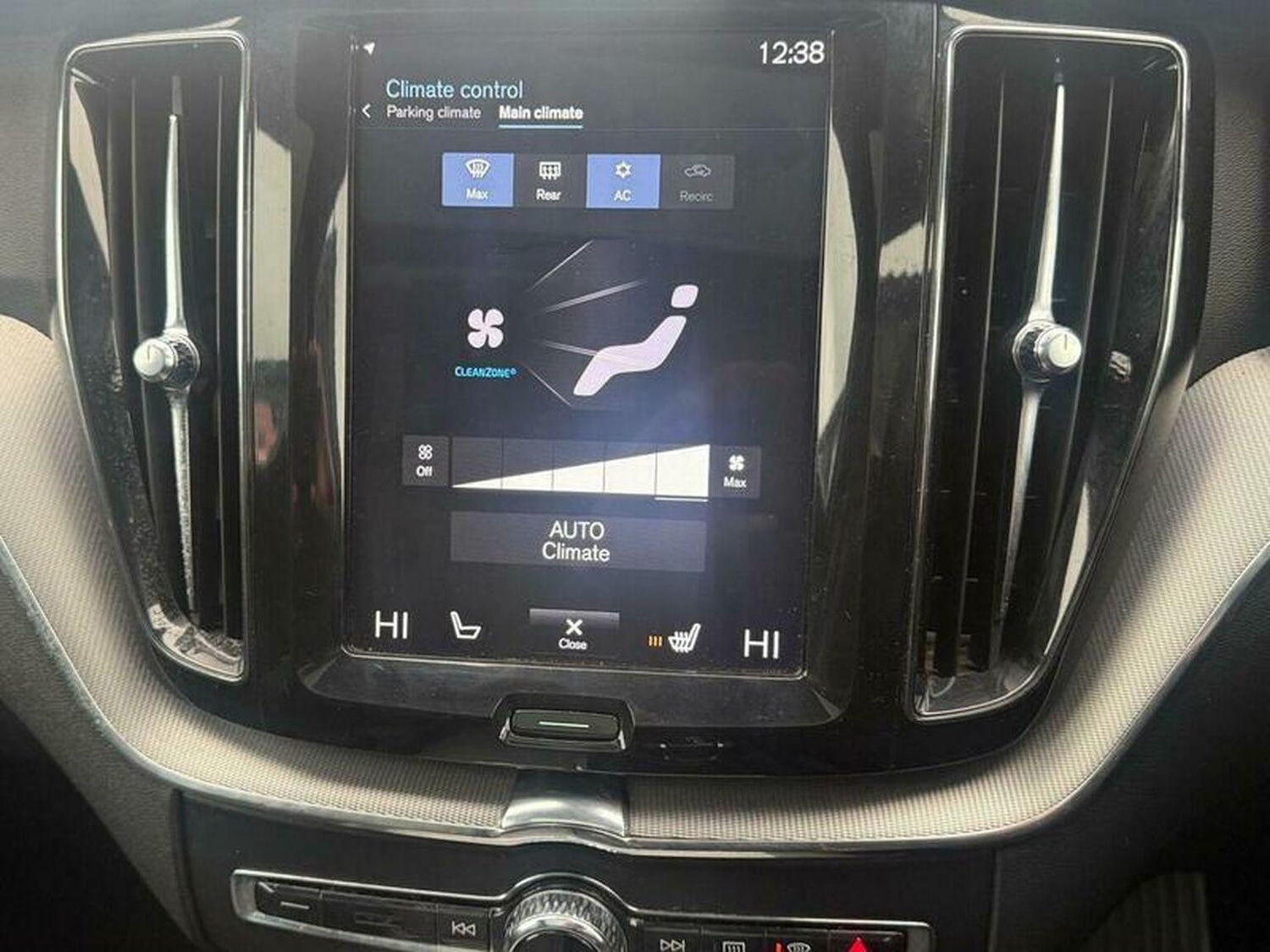 Used Volvo XC60 2018 for sale - 76957209: Photo 31