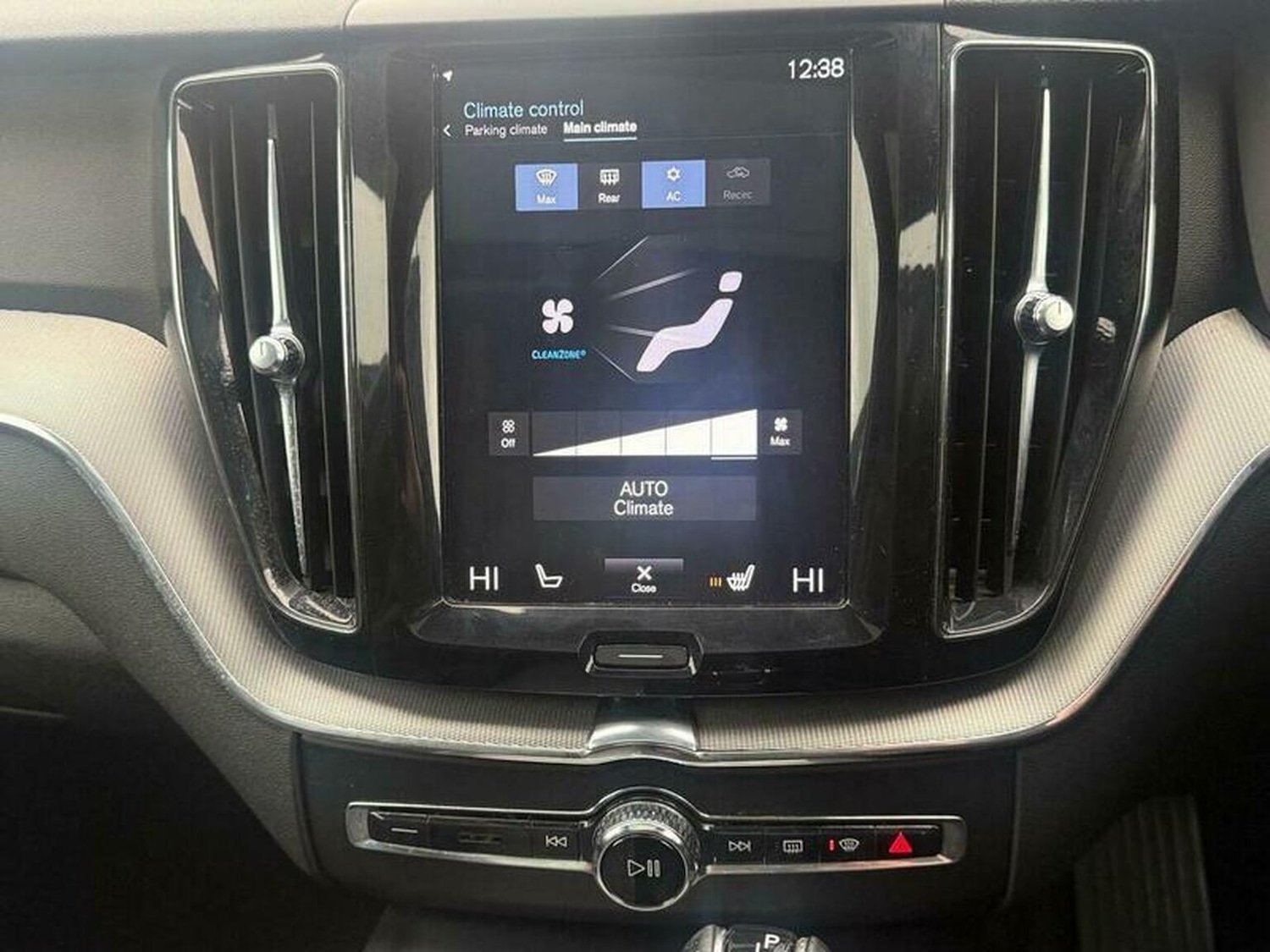 Used Volvo XC60 2018 for sale - 76957209: Photo 32