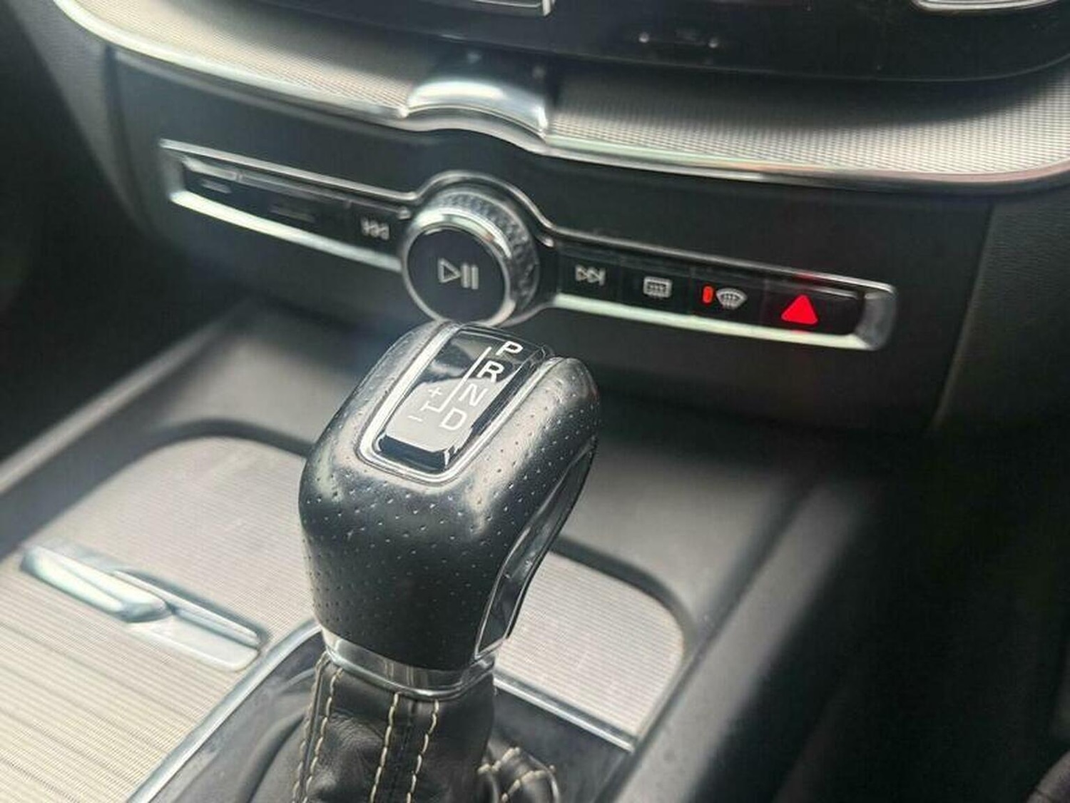 Used Volvo XC60 2018 for sale - 76957209: Photo 35