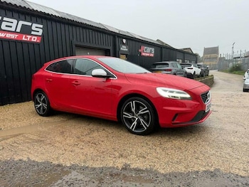 Used Volvo V40 2019 for sale - 76164529: Photo