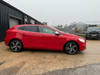 Used Volvo V40 2019 for sale - 76164529: Photo