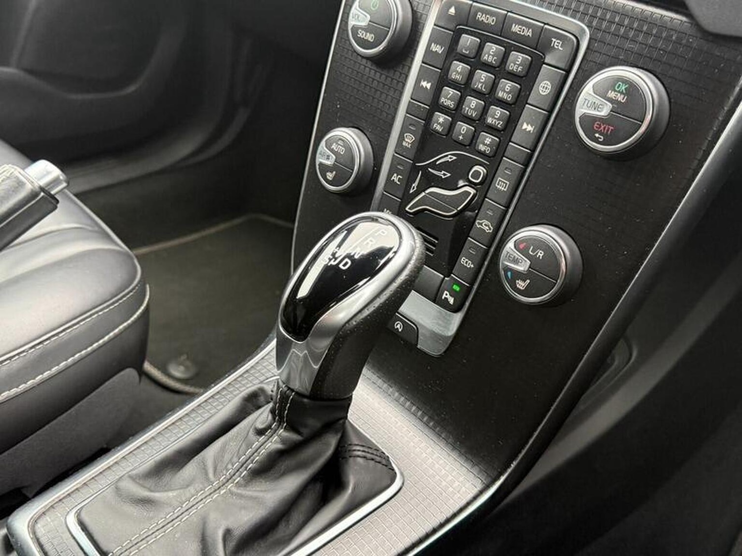 Used Volvo V40 2019 for sale - 76164529: Photo 64