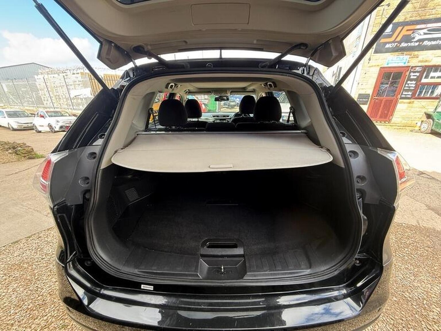 Used Nissan X-Trail 2017 for sale - 77836888: Photo 32