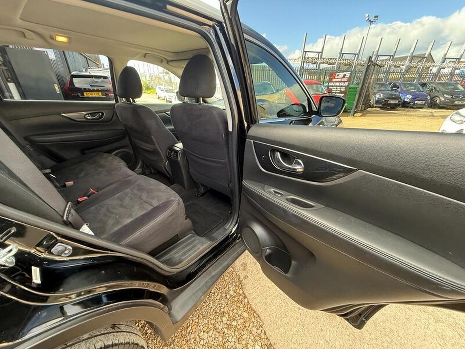 Used Nissan X-Trail 2017 for sale - 77836888: Photo 35