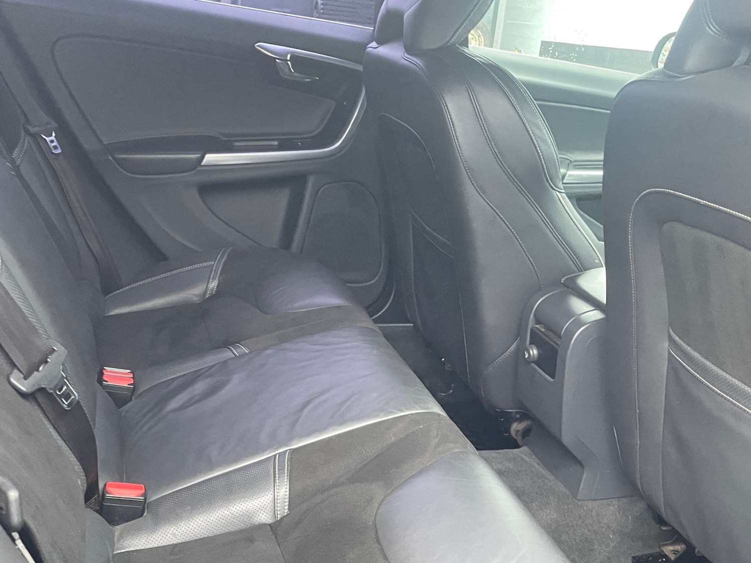 Used Volvo V60 2014 for sale - 76919202: Photo 2