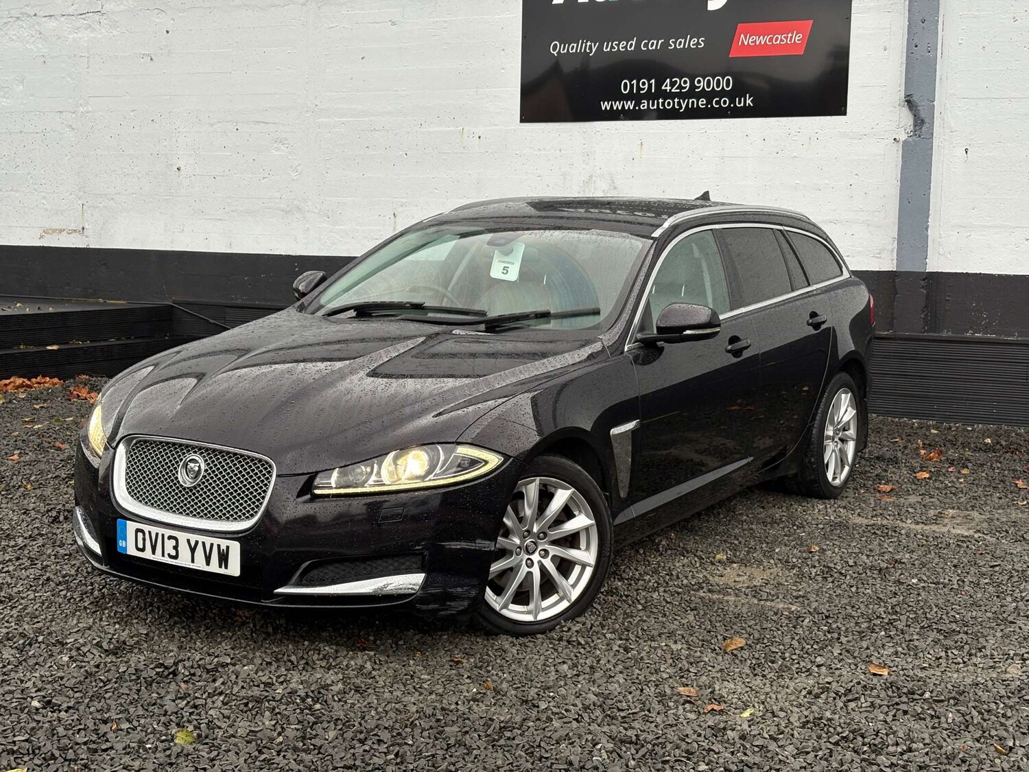 Used Jaguar XF 2013 for sale - 76588718: Photo 3