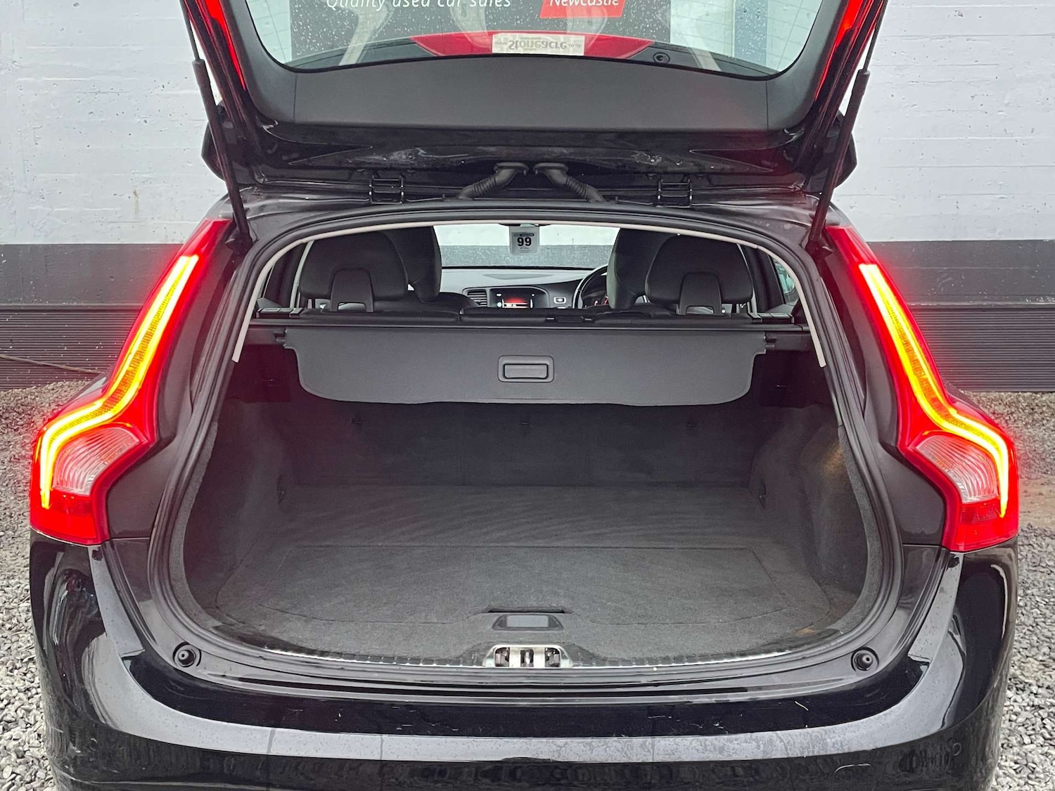 Used Volvo V60 2015 for sale - 77420174: Photo 10