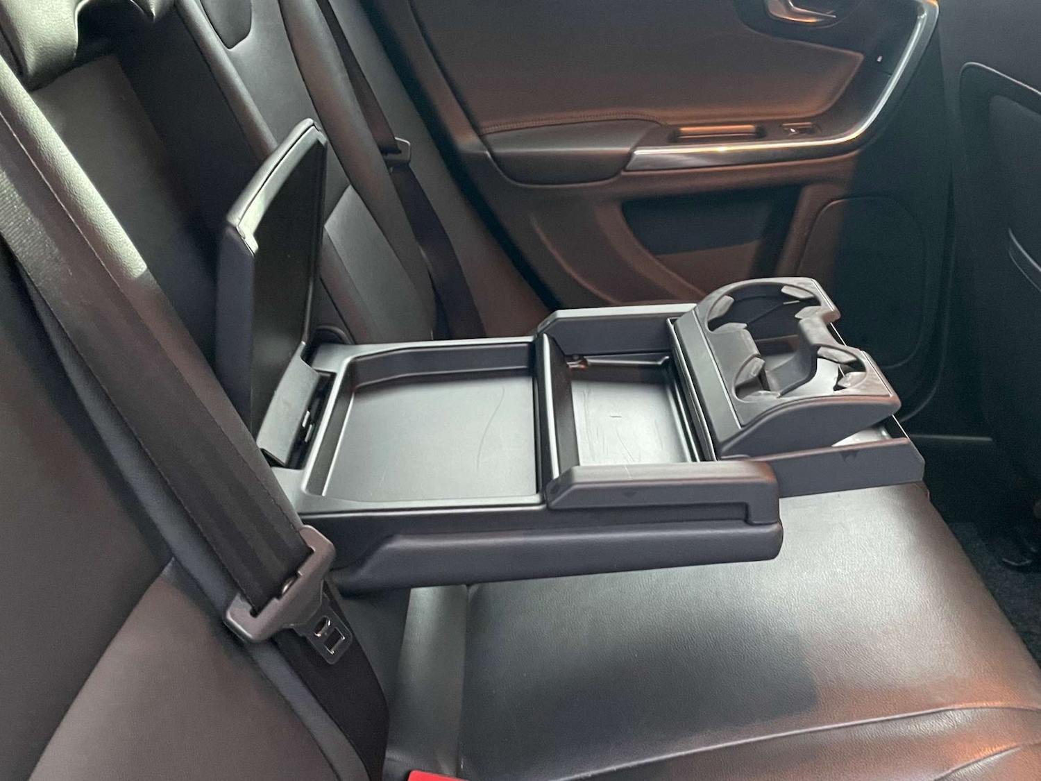 Used Volvo V60 2015 for sale - 77420174: Photo 15