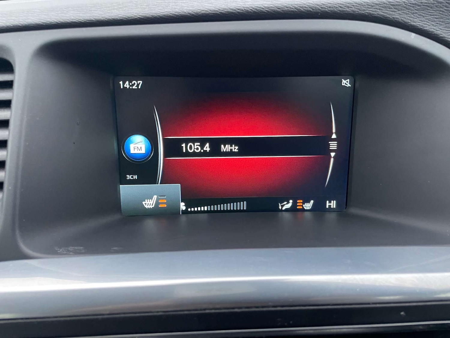 Used Volvo V60 2015 for sale - 77420174: Photo 26