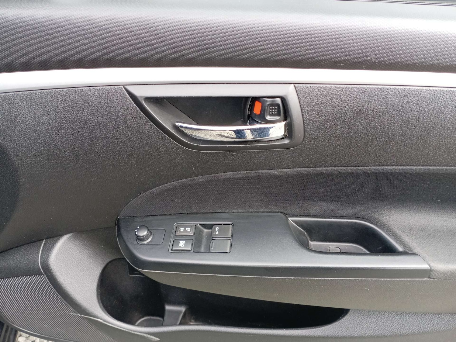 Used Suzuki Swift 2015 for sale - 76278237: Photo 11