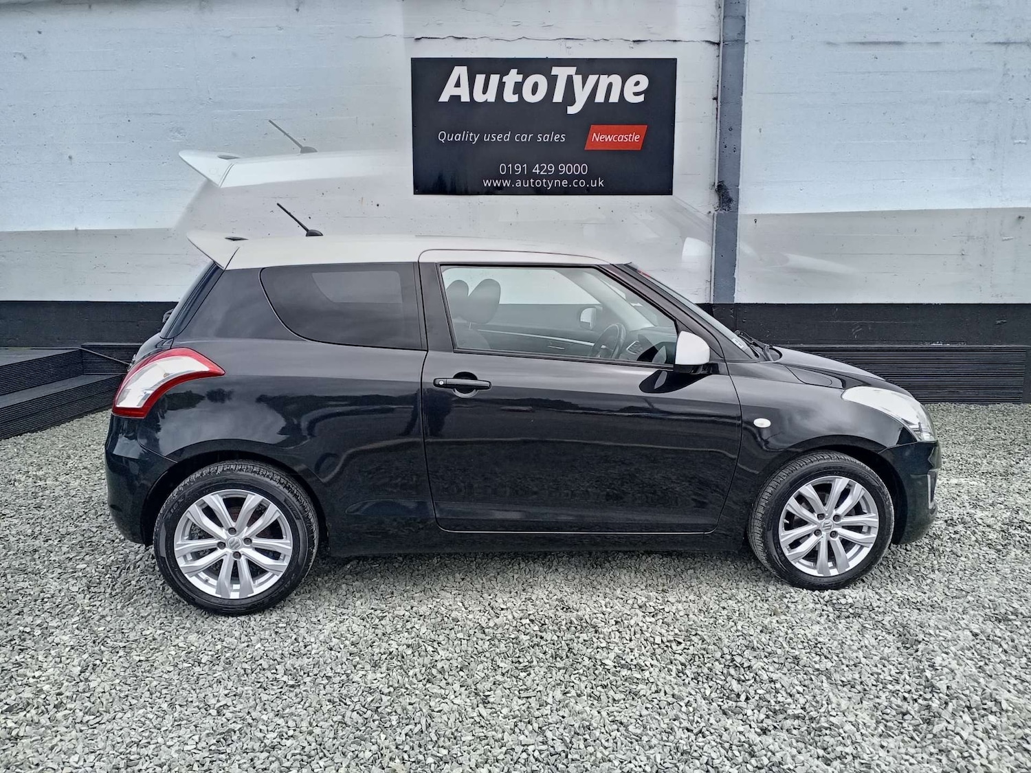 Used Suzuki Swift 2015 for sale - 76278237: Photo 4