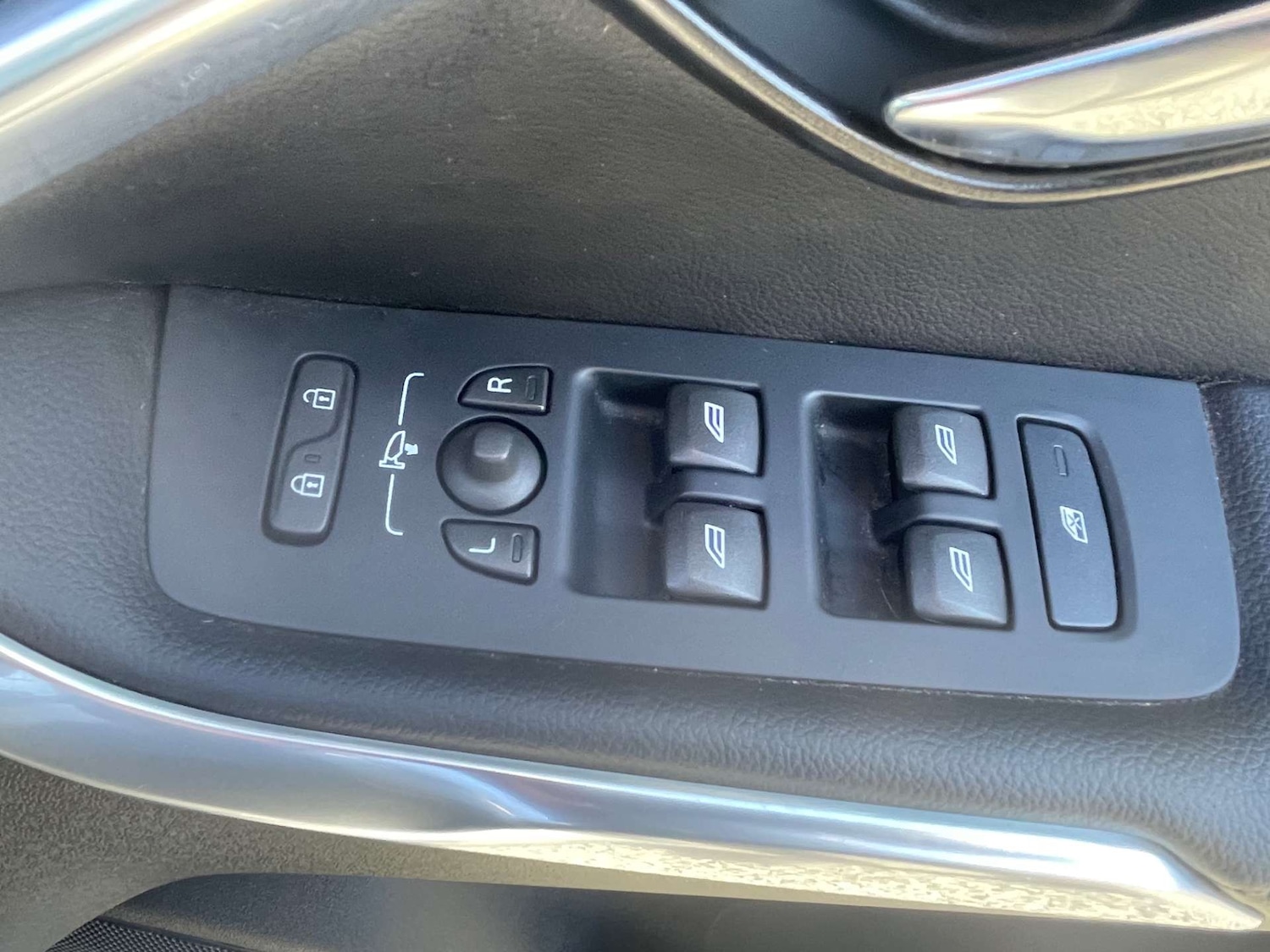 Used Volvo V40 2015 for sale - 76601463: Photo 17