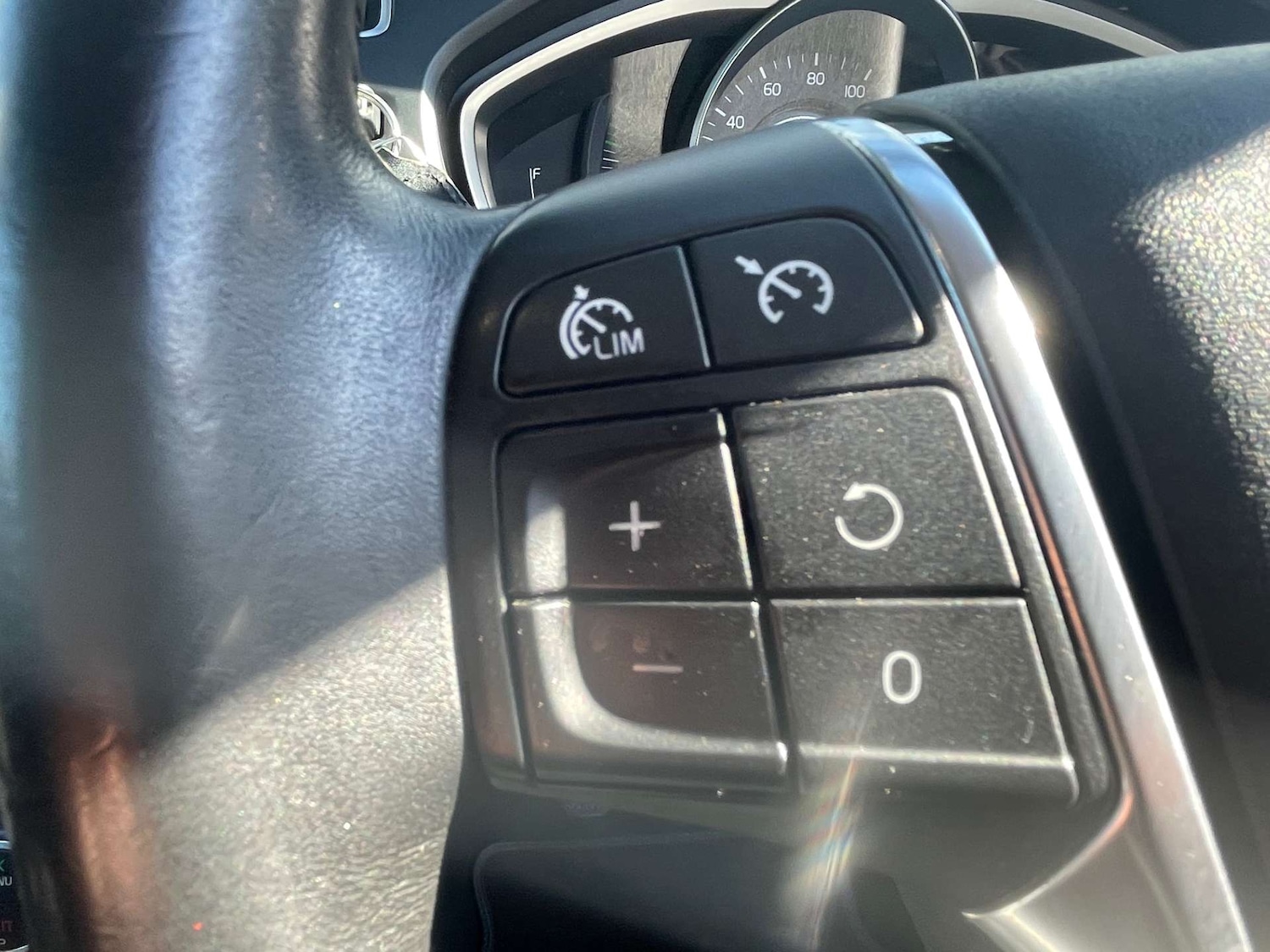 Used Volvo V40 2015 for sale - 76601463: Photo 18