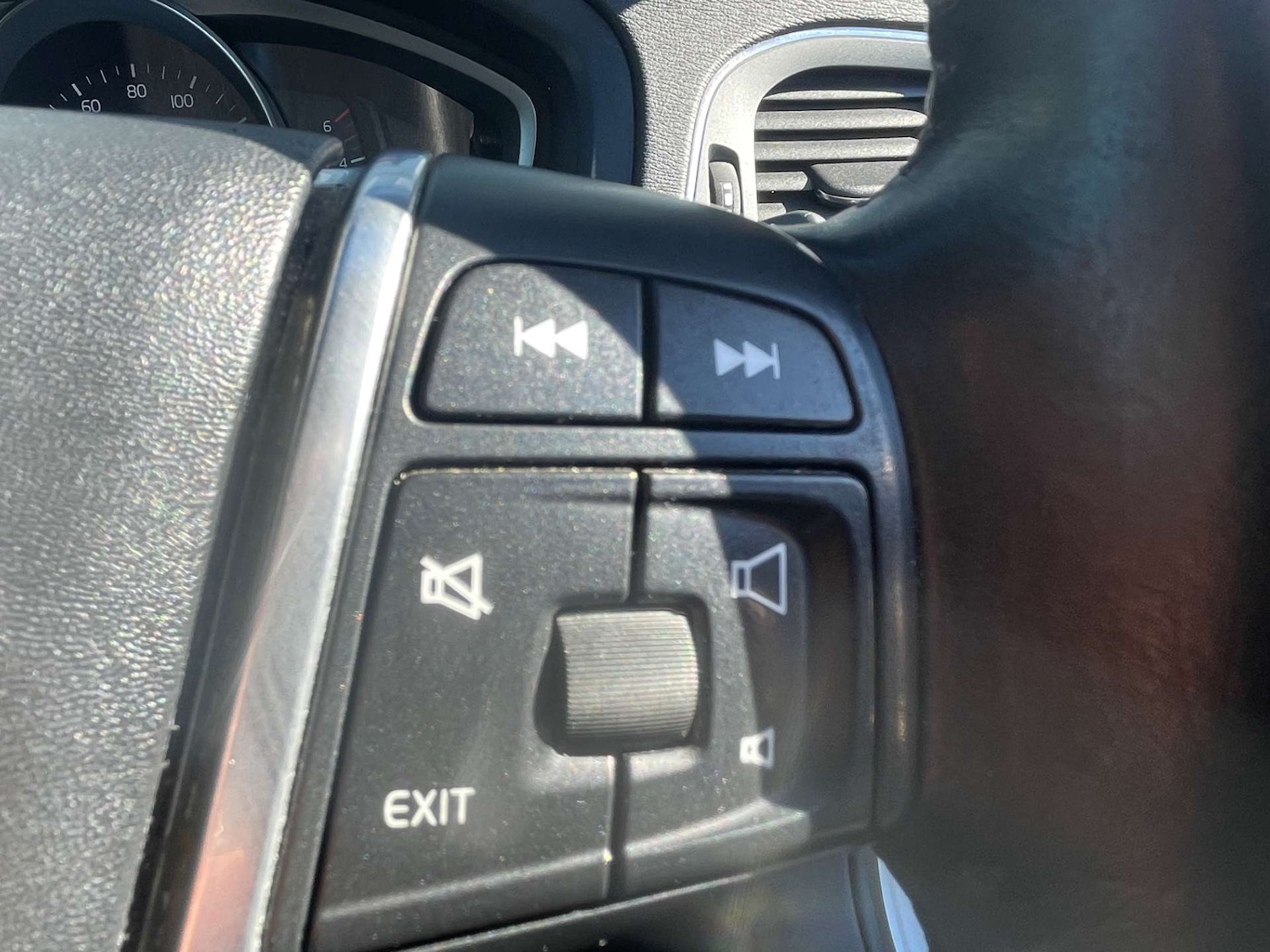 Used Volvo V40 2015 for sale - 76601463: Photo 19