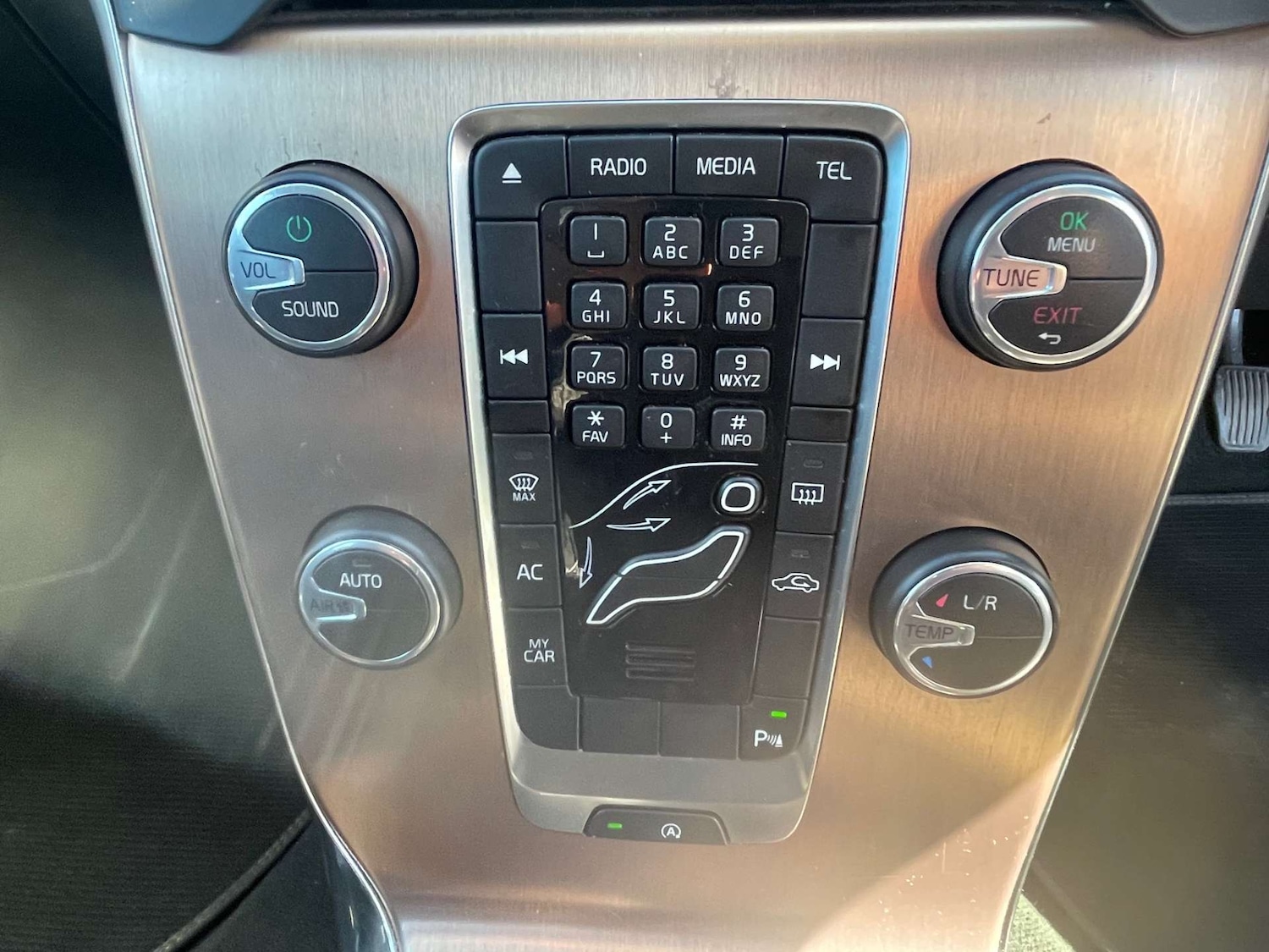 Used Volvo V40 2015 for sale - 76601463: Photo 22