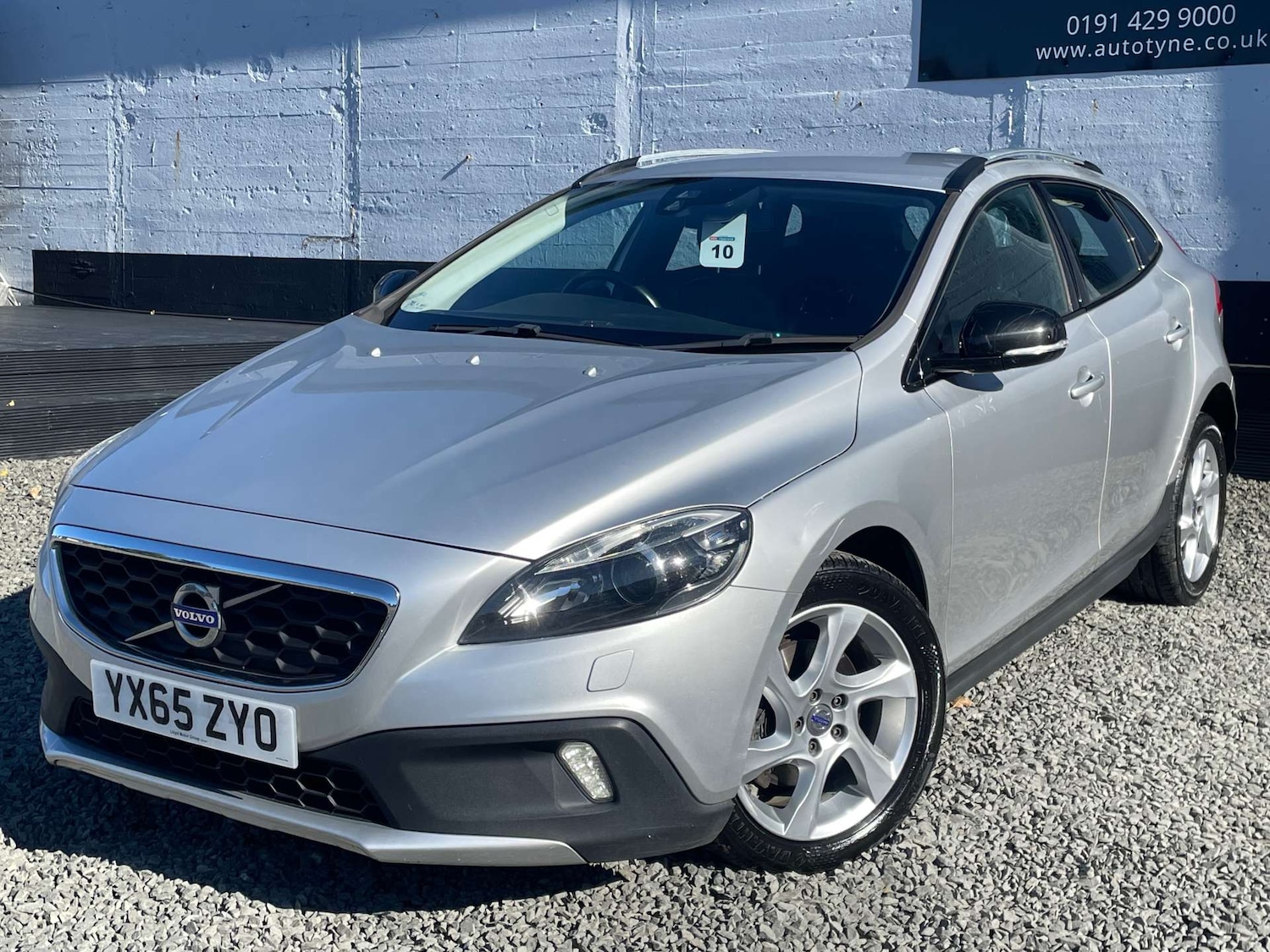 Used Volvo V40 2015 for sale - 76601463: Photo 3