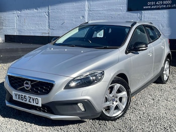 Used Volvo V40 2015 for sale - 76601463: Photo
