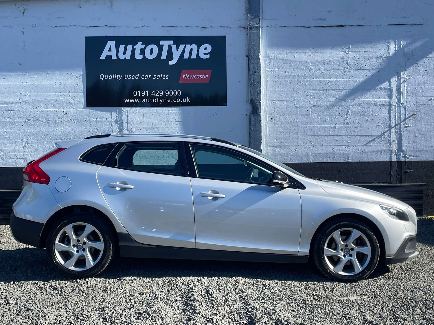 Used Volvo V40 2015 for sale - 76601463: Photo 4